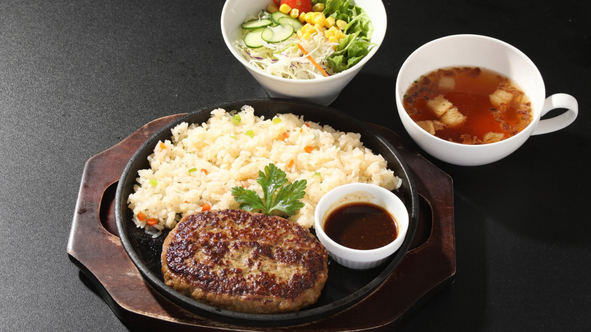 【夕食付プラン】160gハンバーグピラフ　藤沢野菜サラダ・スープ付