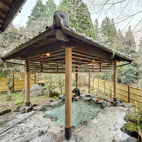 *【露天風呂】開放的な露天風呂。天然温泉で癒されてください。