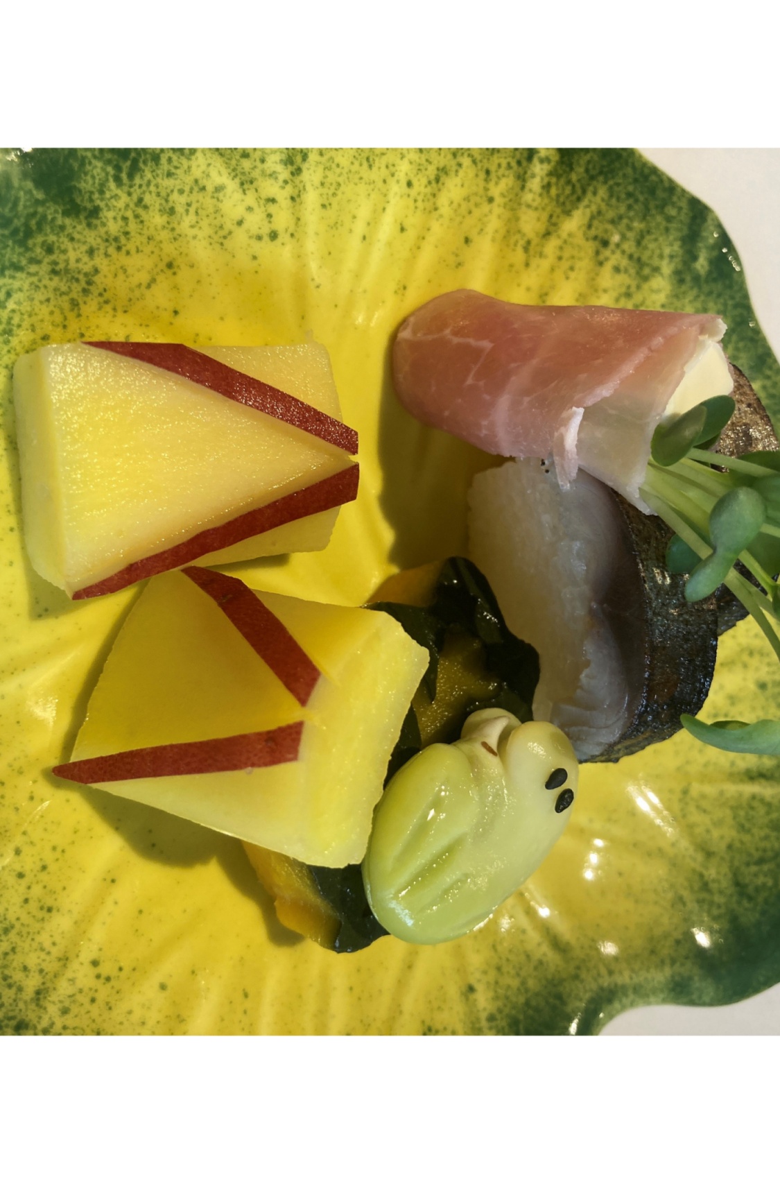 夕食一例・季節の前菜／梅雨を楽しむ遊び心たっぷりの美しい盛り付け