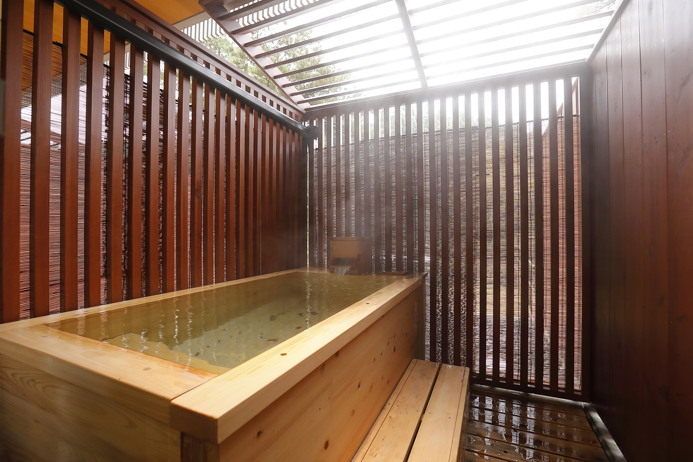 檜の露天風呂