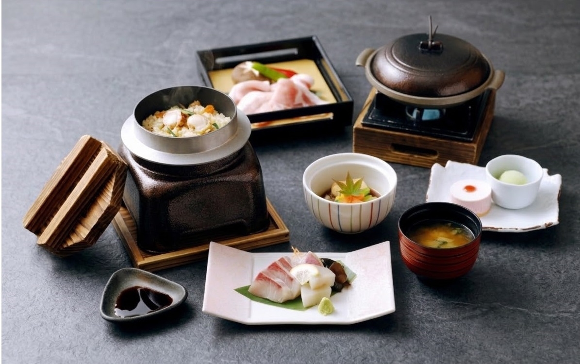 【ミニ和膳コースご宿泊プラン！！】温泉付きダブルルーム【朝食無料サービス】