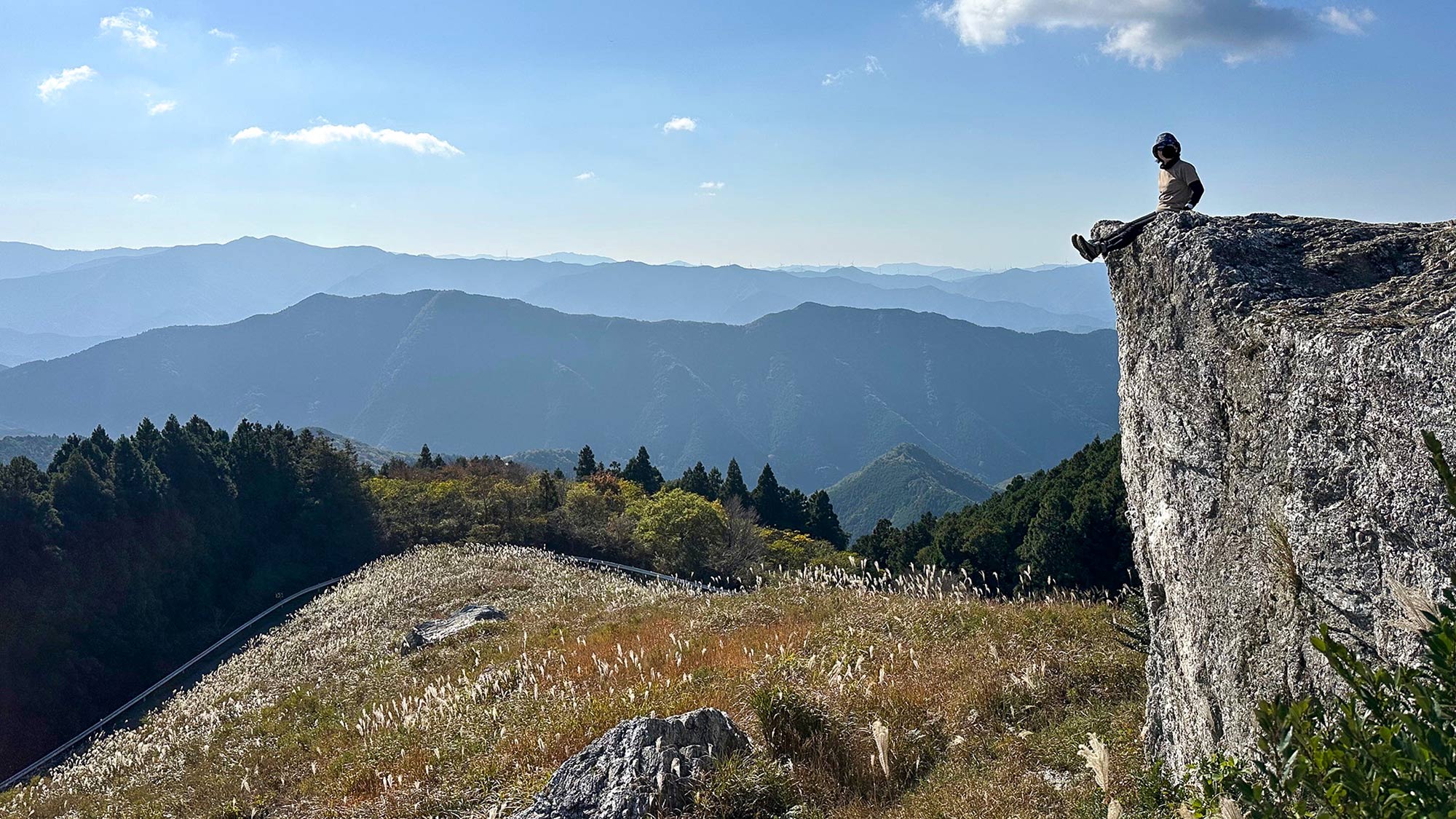 ・【生石高原】眺望と四季おりおりの草花に彩られ ハイキングなどの絶好のレクリエーション地です
