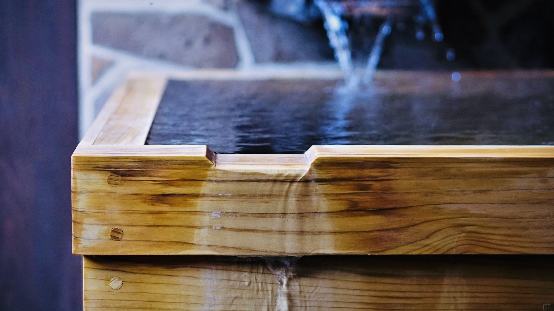 ≪素泊まり≫貸切温泉や湯めぐり「長生の湯」無料特典つき【ベッドと居室で和モダン客室】