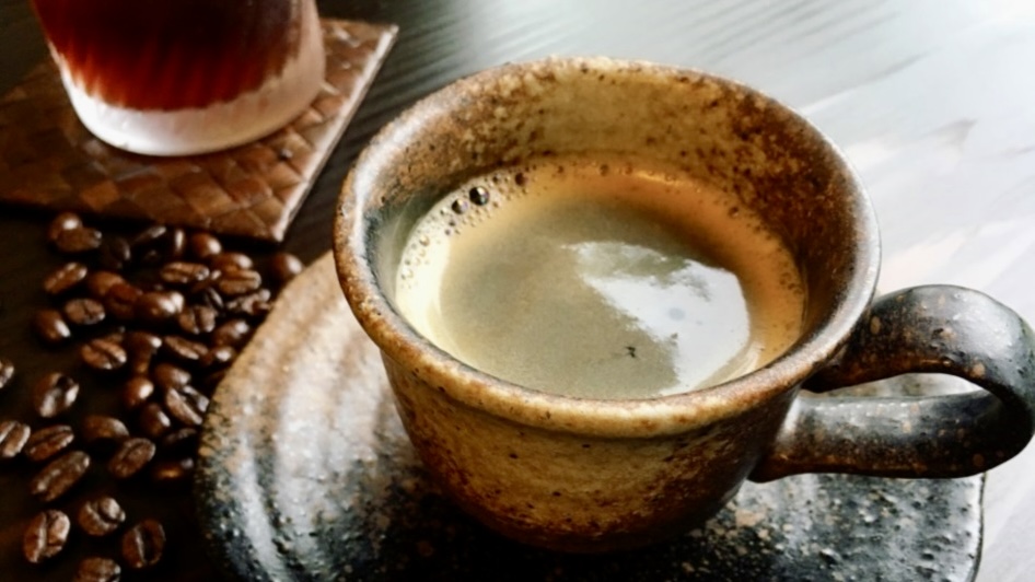 【朝食】豆から挽きたてのコーヒーを提供します。紅茶も有ります。