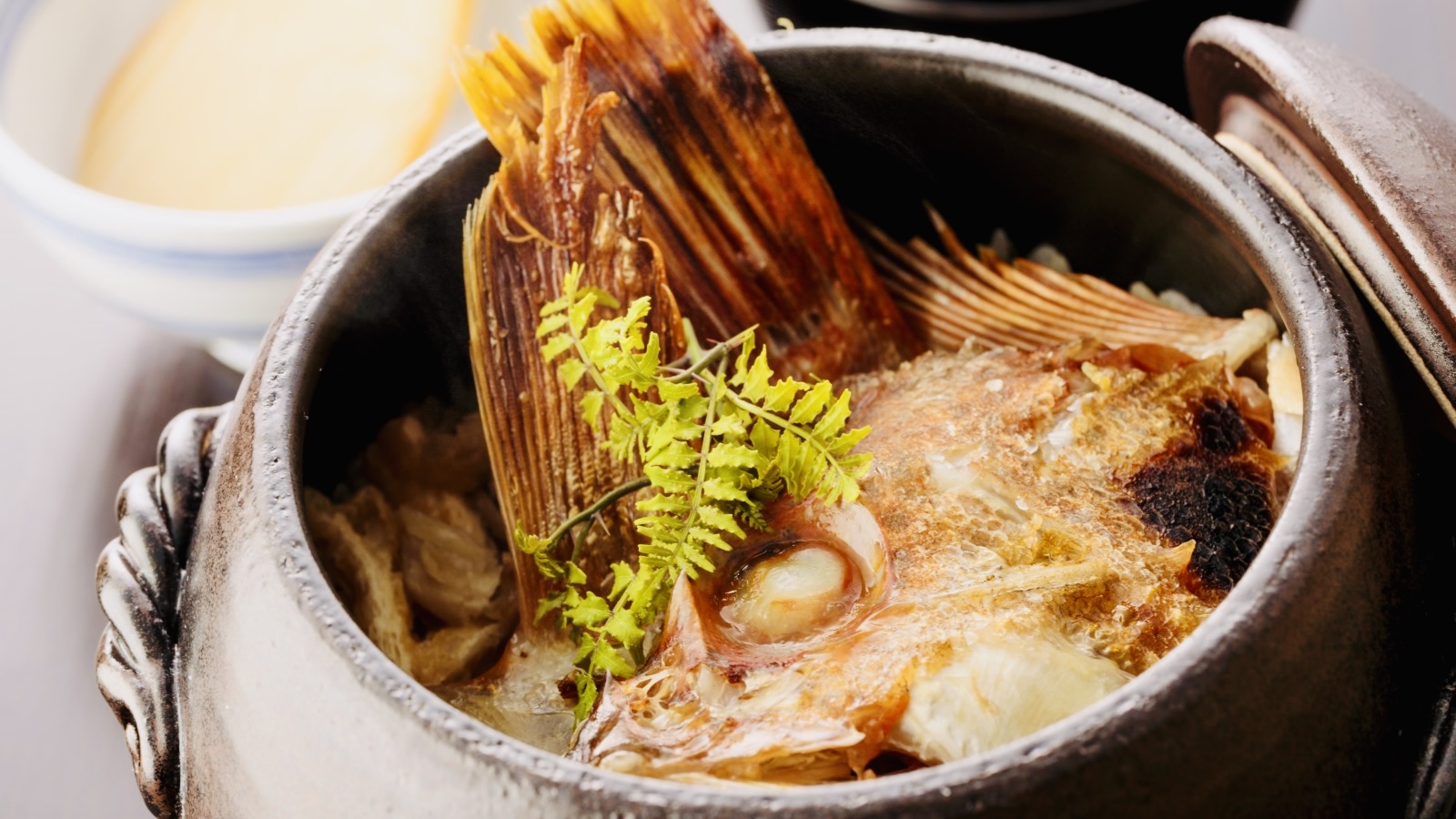 【春会席・御飯（一例）】鯛出汁の土鍋炊きご飯