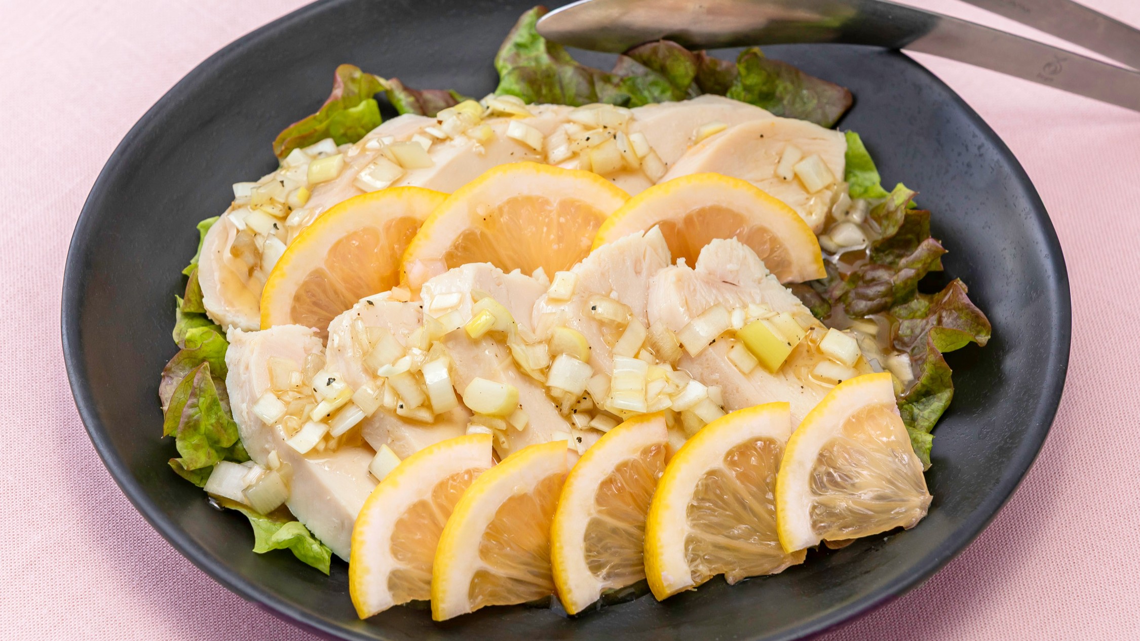 春キャベツとソーセージのマリナーラソース焼き