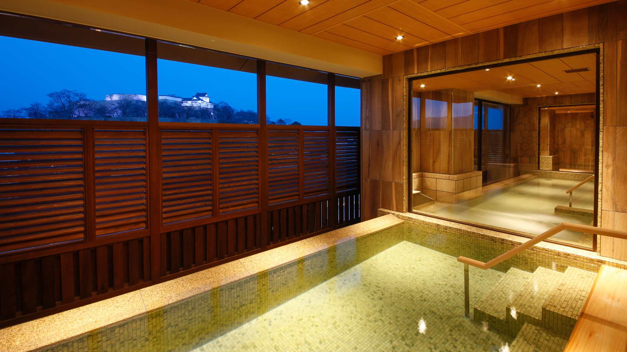 【津山温泉・城見SPA】美肌づくりの湯がなみなみと注がれる展望浴場