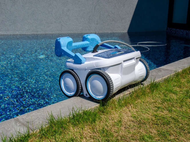 自動プール掃除ロボットの「あくあちゃん」
