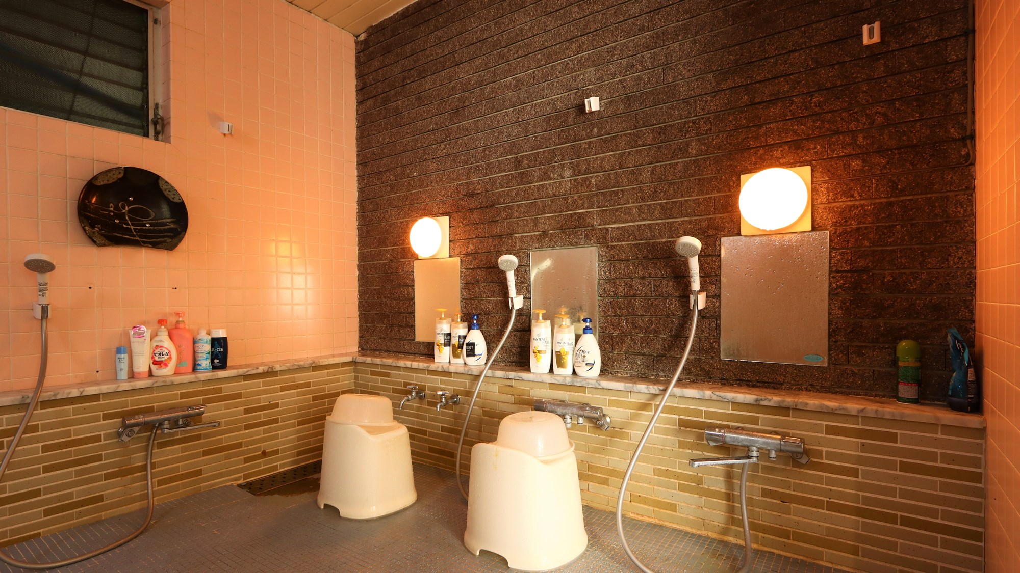 お風呂は空いている時に貸切でご利用ください。