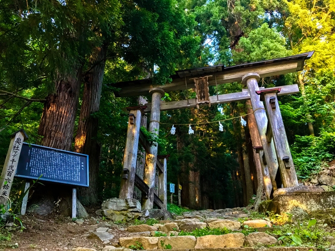 小菅神社奥社入口