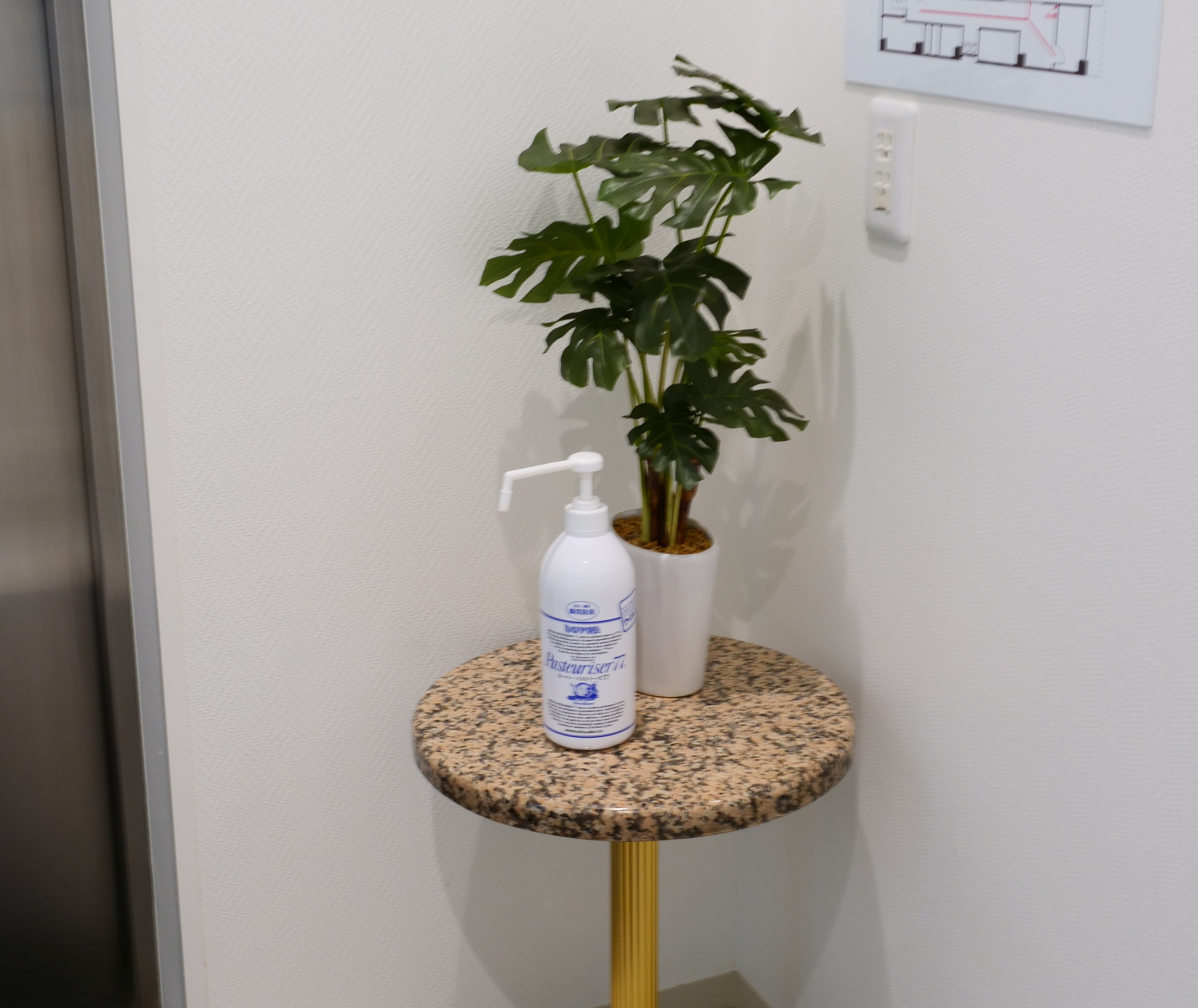 エレベーター前