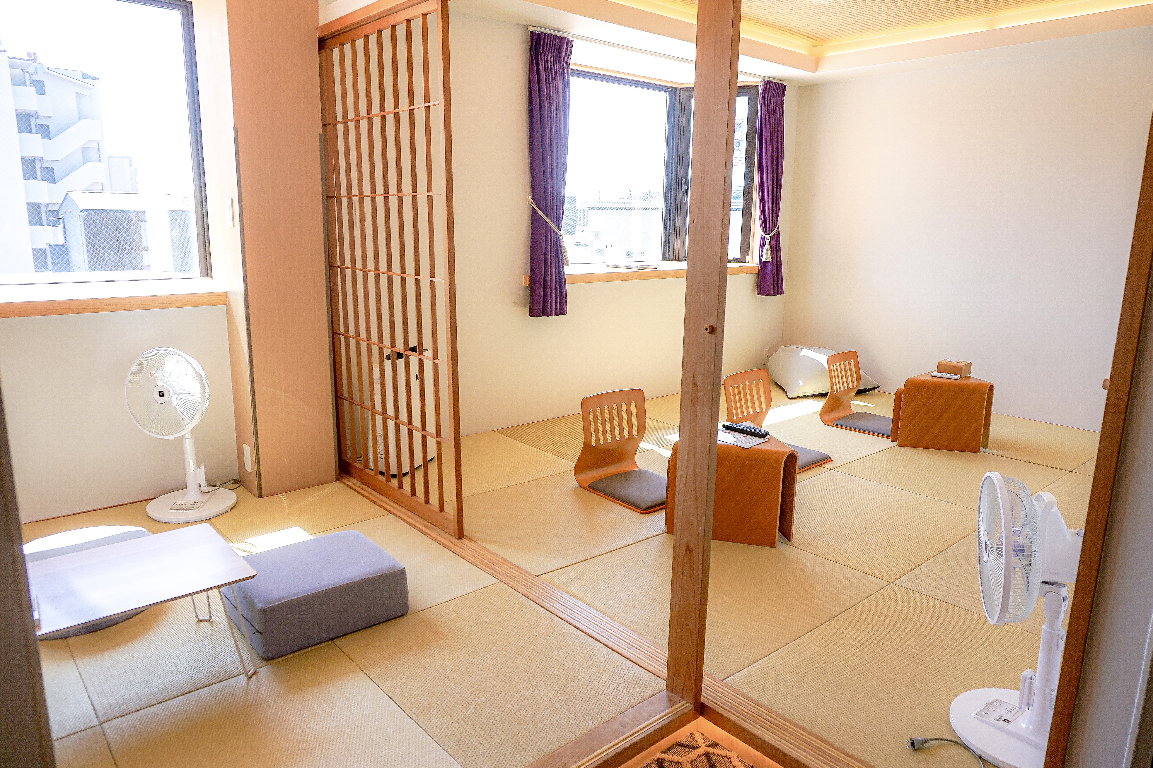 ファミリースイート１室限定。畳の部屋で大人の修学旅行スタイル。何歳から大人か知らんけど。byオーナー