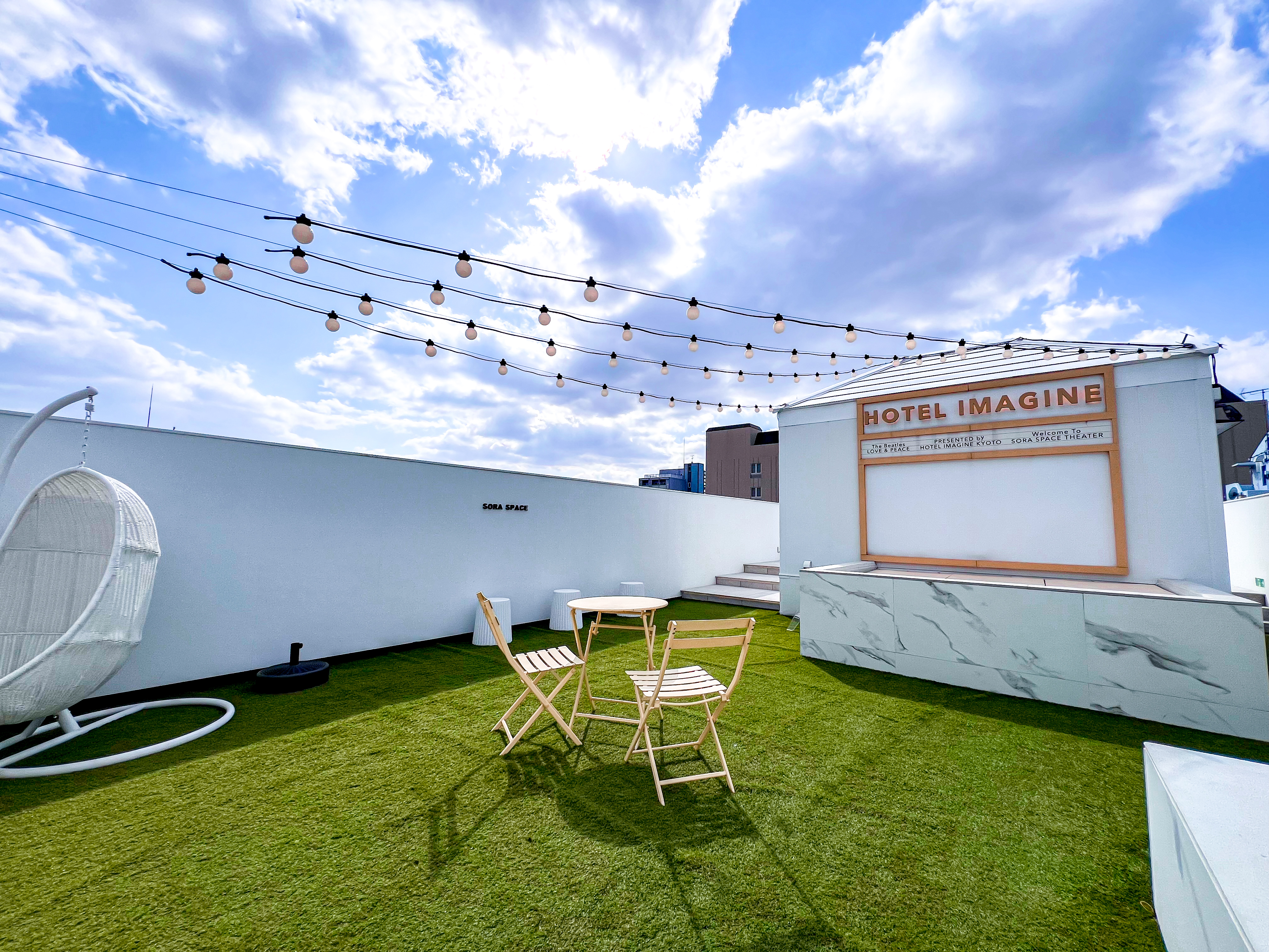 京都駅周辺の当館屋上にあるルーフトップ。ルーフトップピクニックしてもOK。