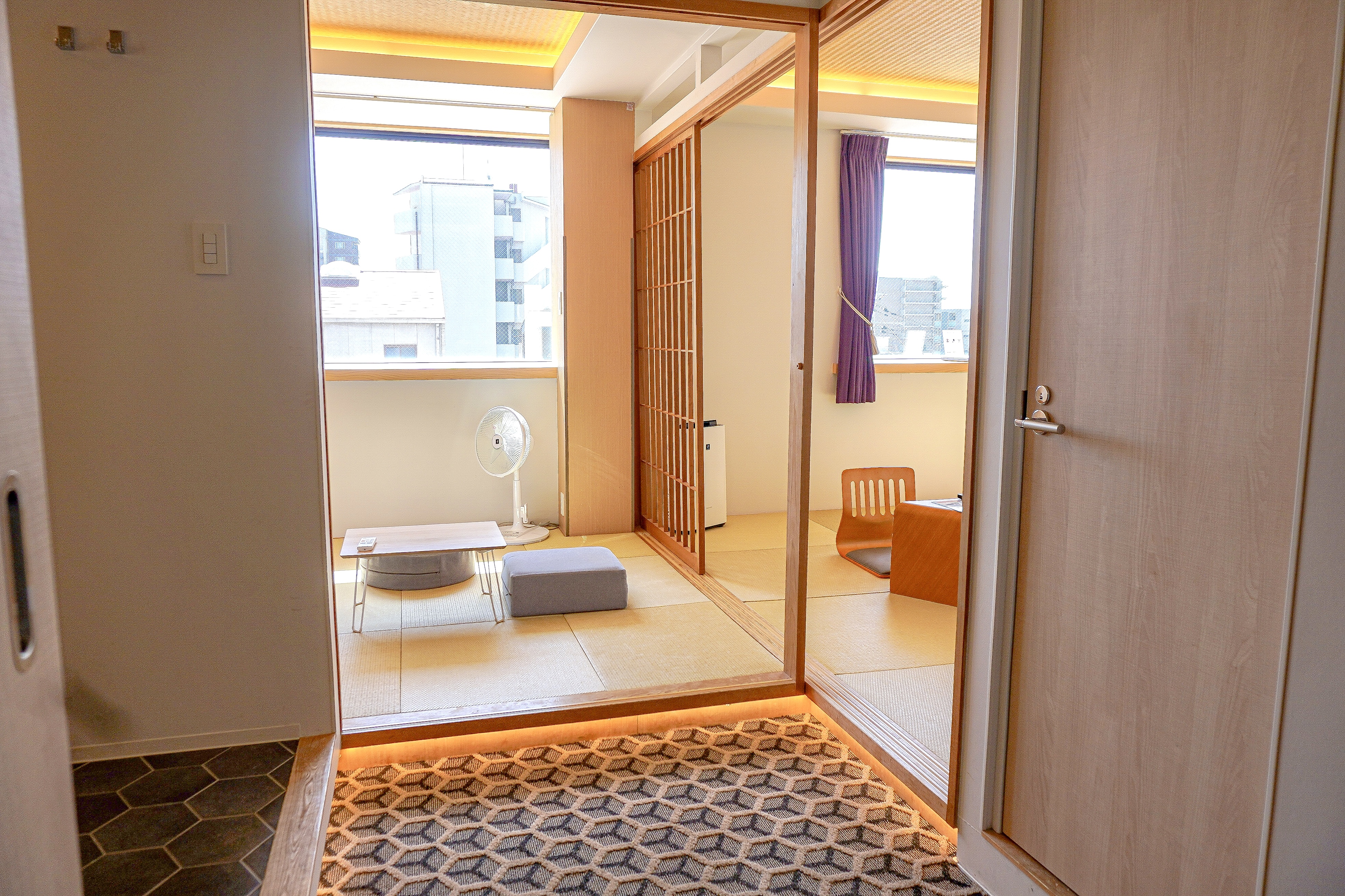 ファミリースイート１室限定。畳の部屋で大人の修学旅行スタイル。何歳から大人か知らんけど。byオーナー