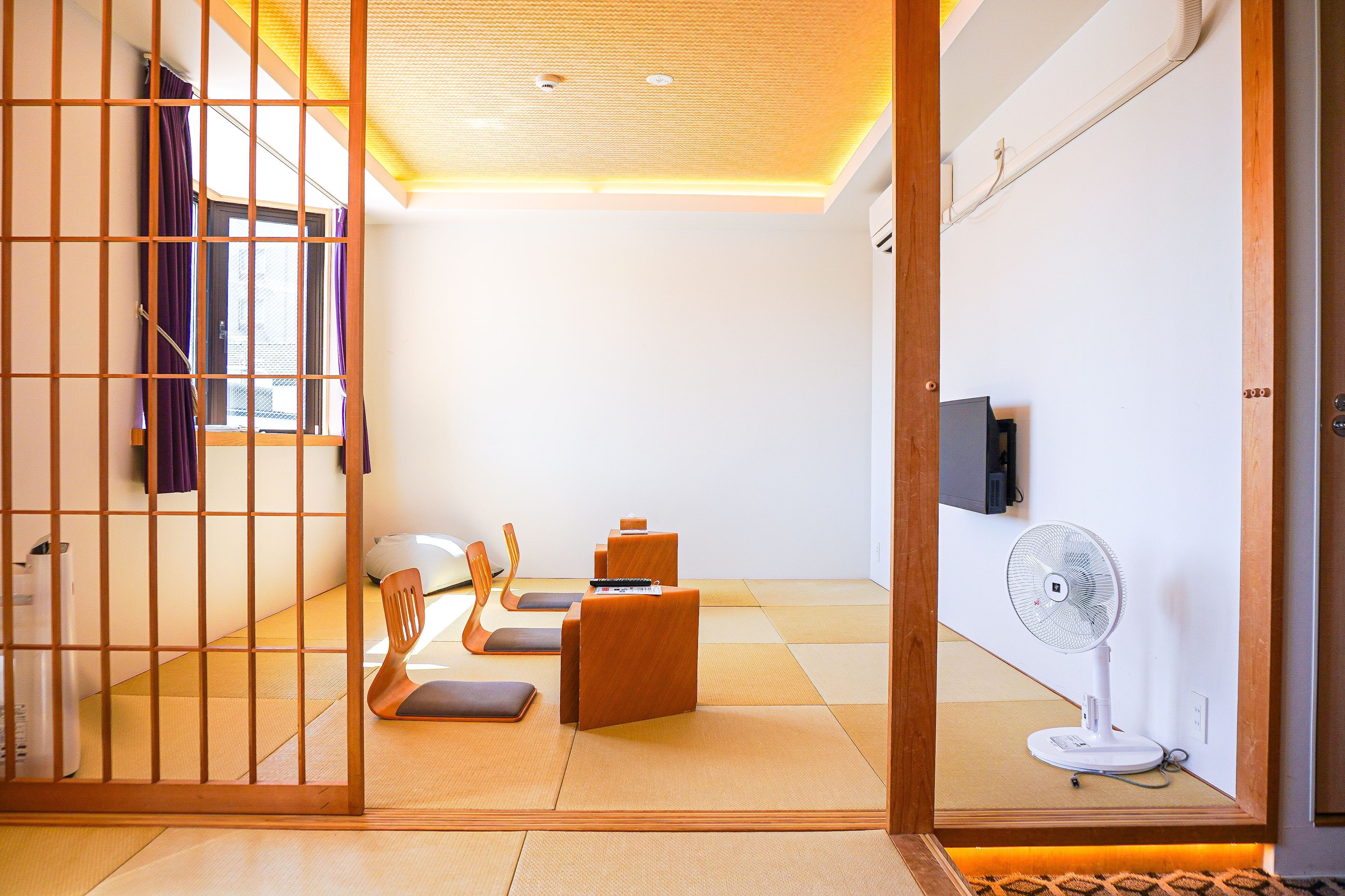 ファミリースイート１室限定。畳の部屋で大人の修学旅行スタイル。何歳から大人か知らんけど。byオーナー