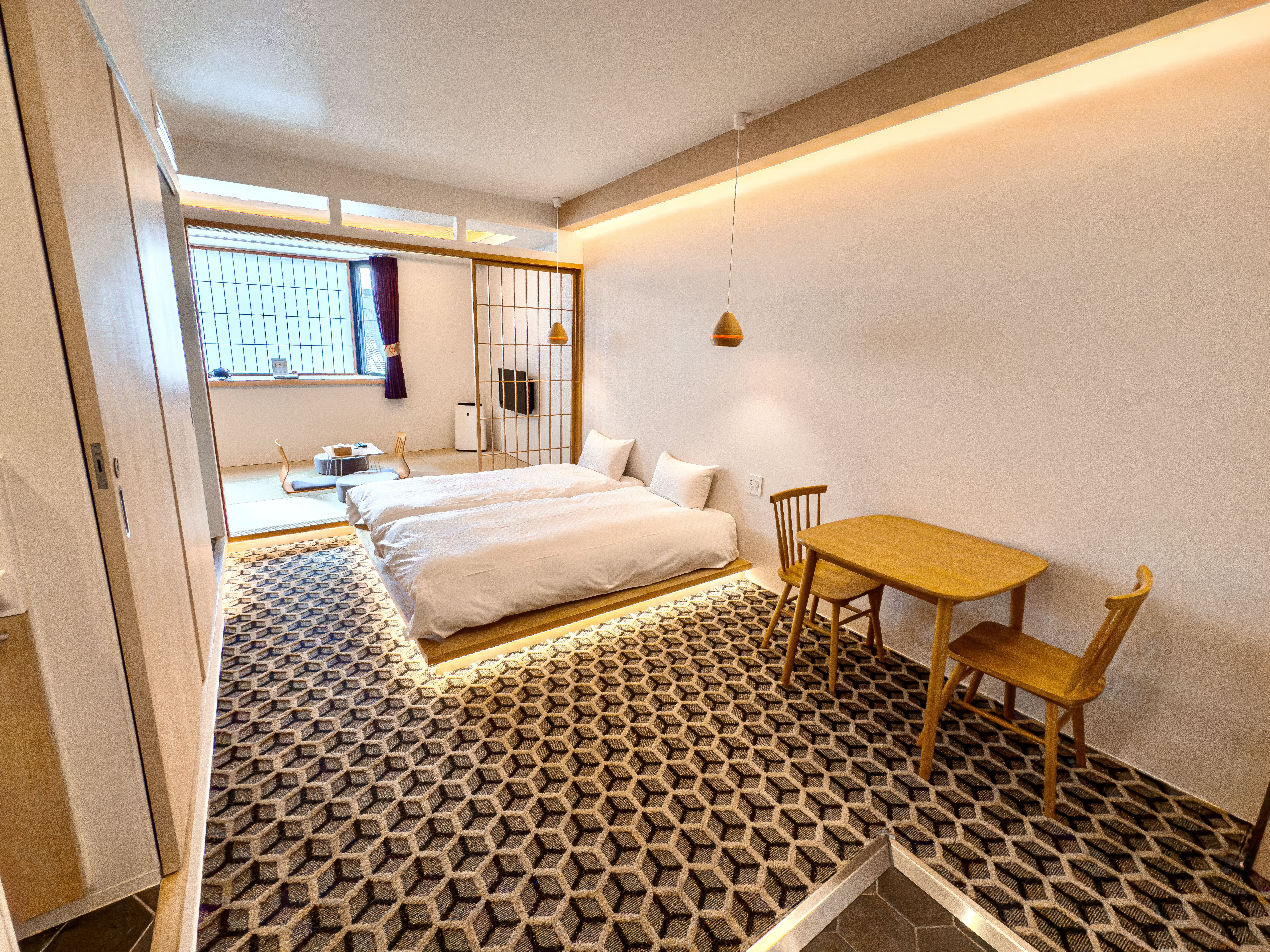 スタンダードツイン［６部屋限定］。でも３６㎡もあるので大きめ。これは入り口からの見た目。