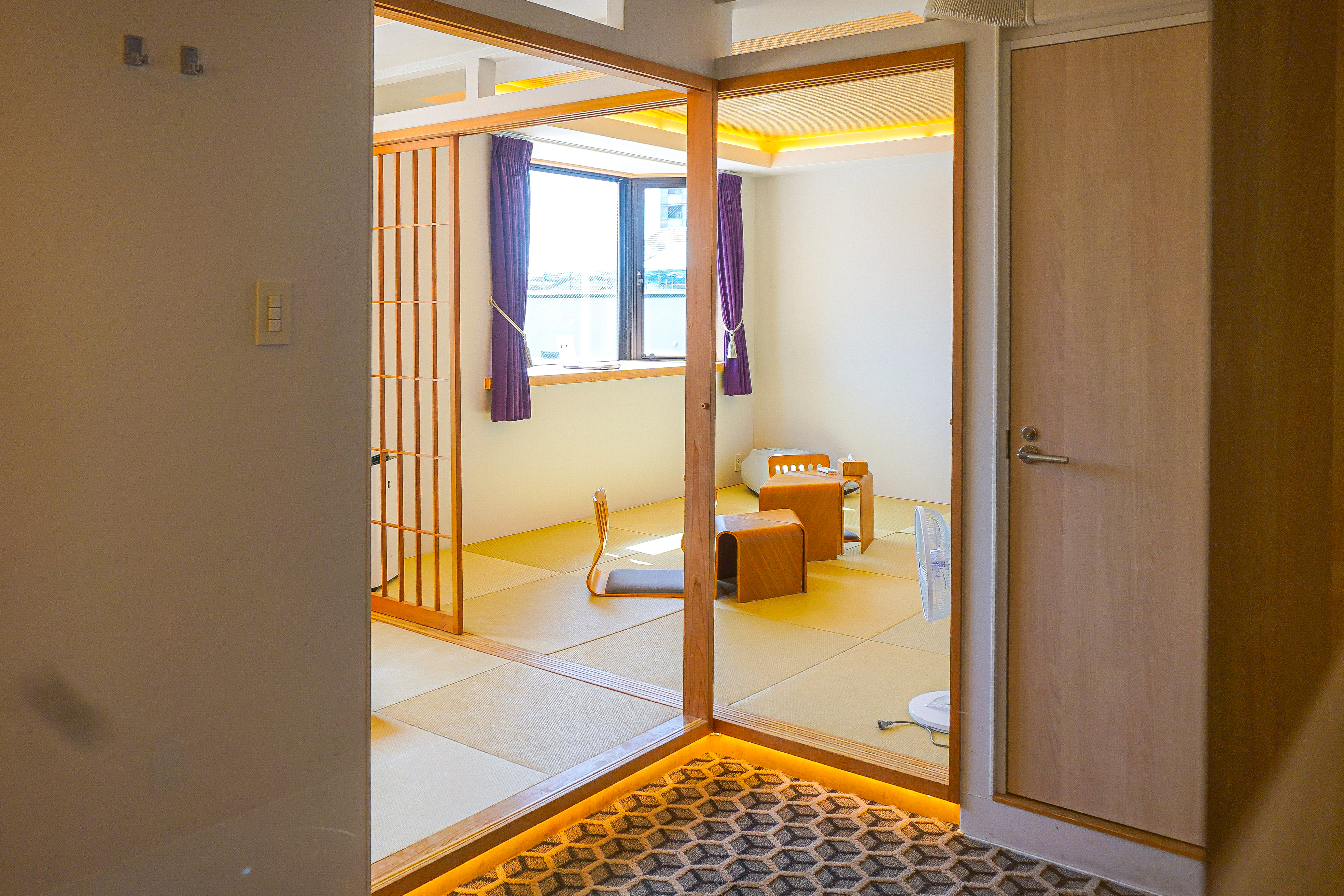 ファミリースイート１室限定。畳の部屋で大人の修学旅行スタイル。何歳から大人か知らんけど。byオーナー