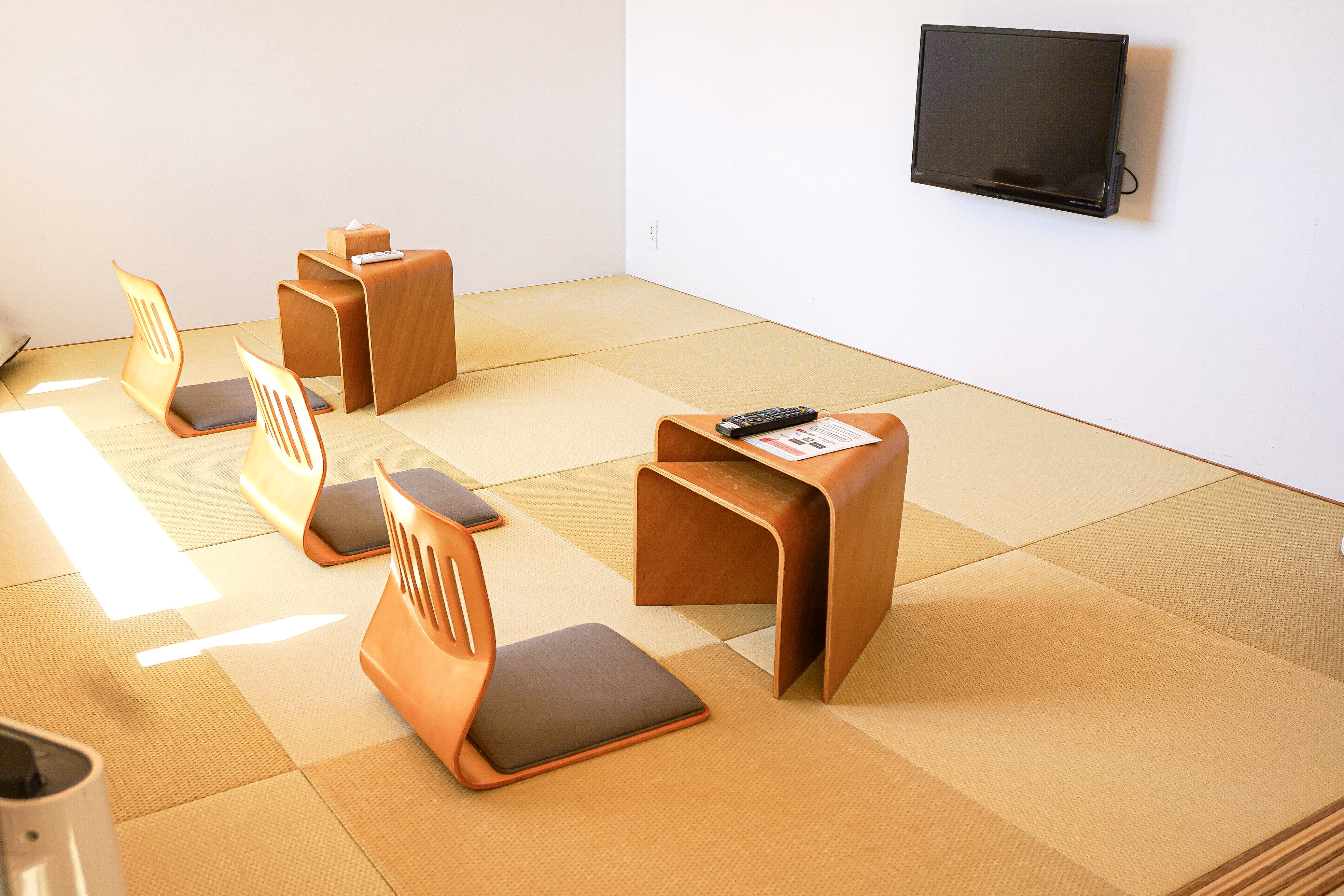 ファミリースイート１室限定。畳の部屋で大人の修学旅行スタイル。何歳から大人か知らんけど。byオーナー