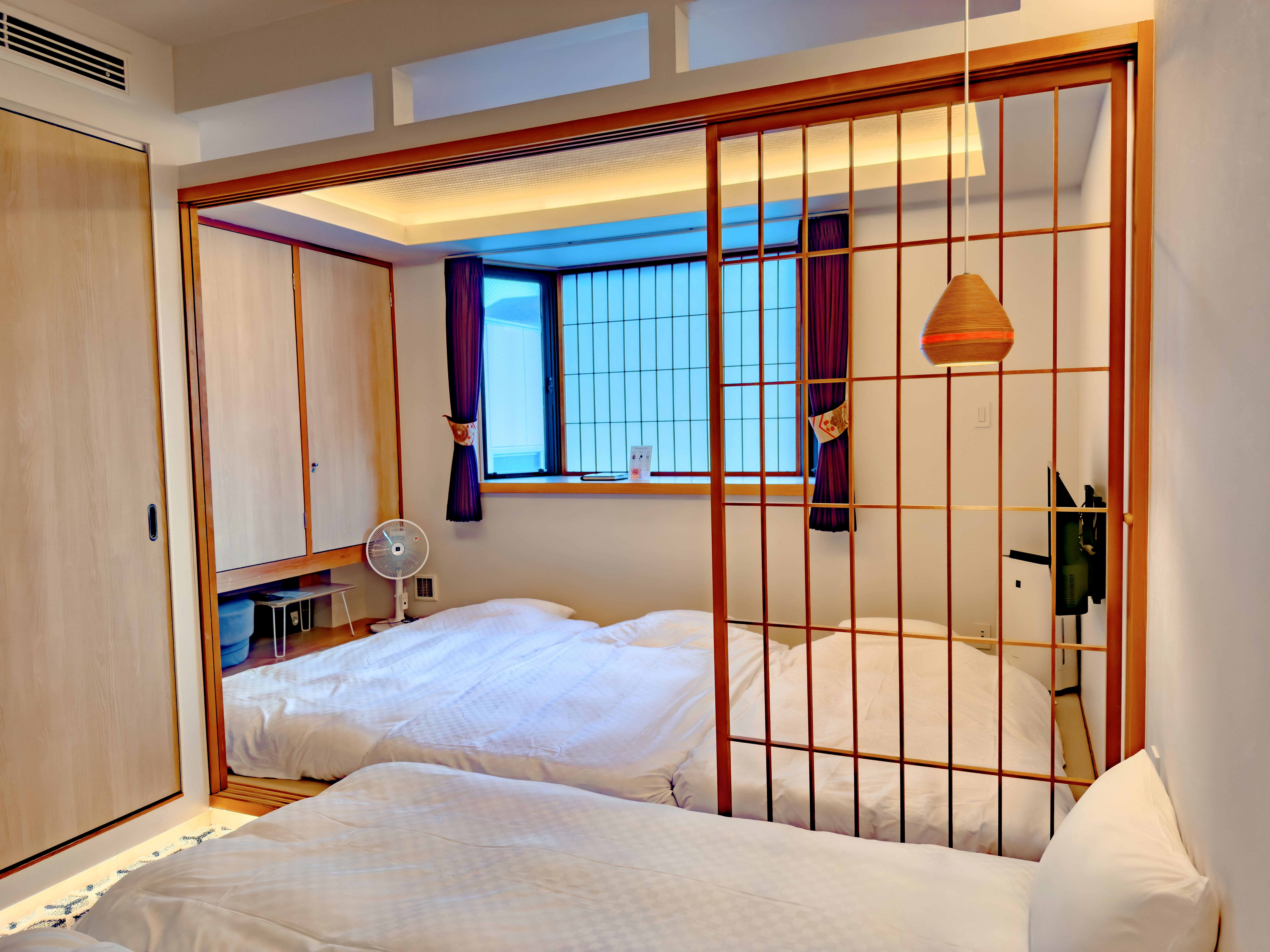 スタンダードツイン。３６㎡。限定６部屋。とりあえず窓のとこ外見て写真撮ると「映え」