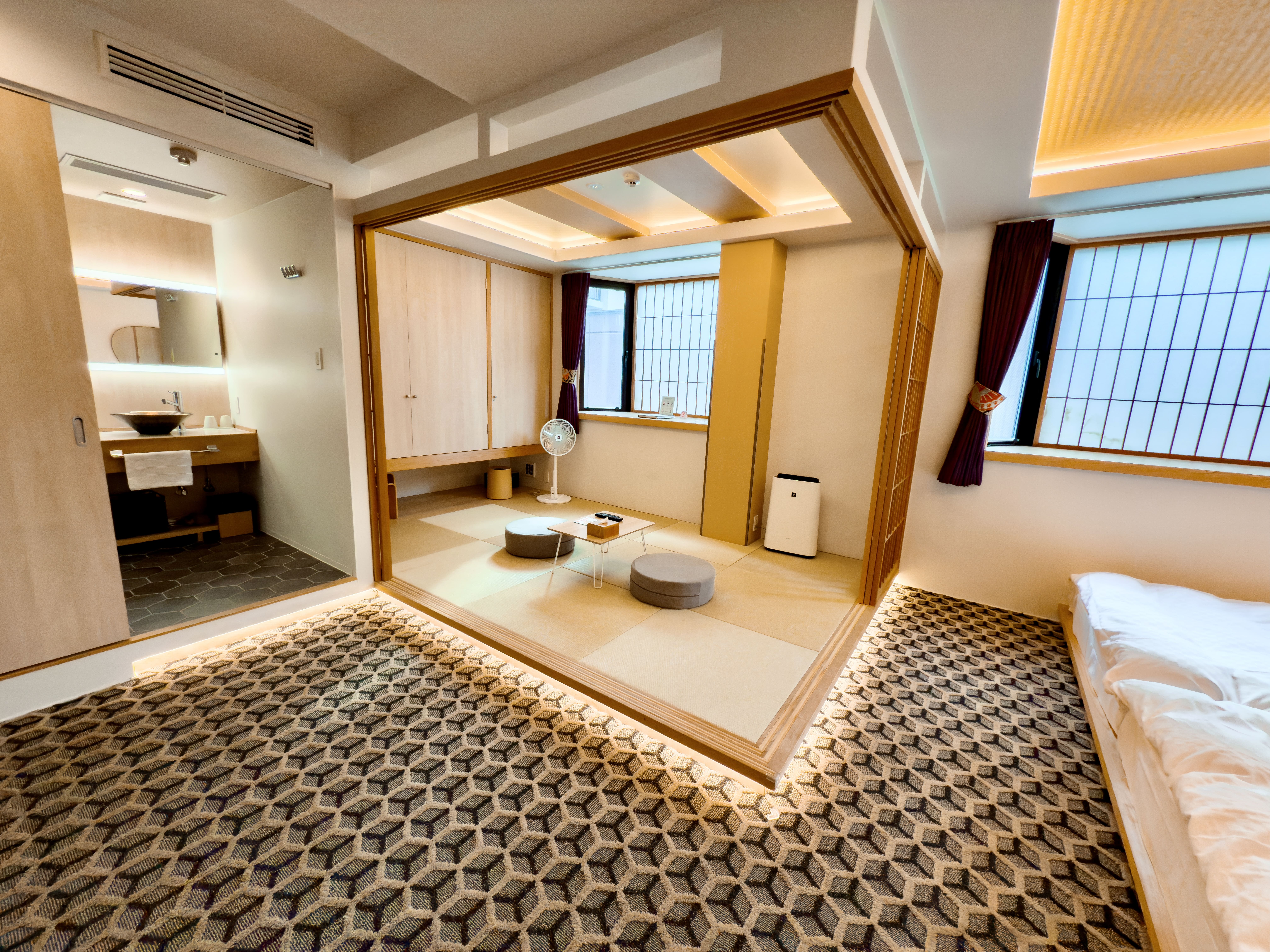 デラックスツインの部屋。４６㎡の広さ。３階と２階にある２部屋のみの部屋タイプ。６畳の畳エリアもあり。