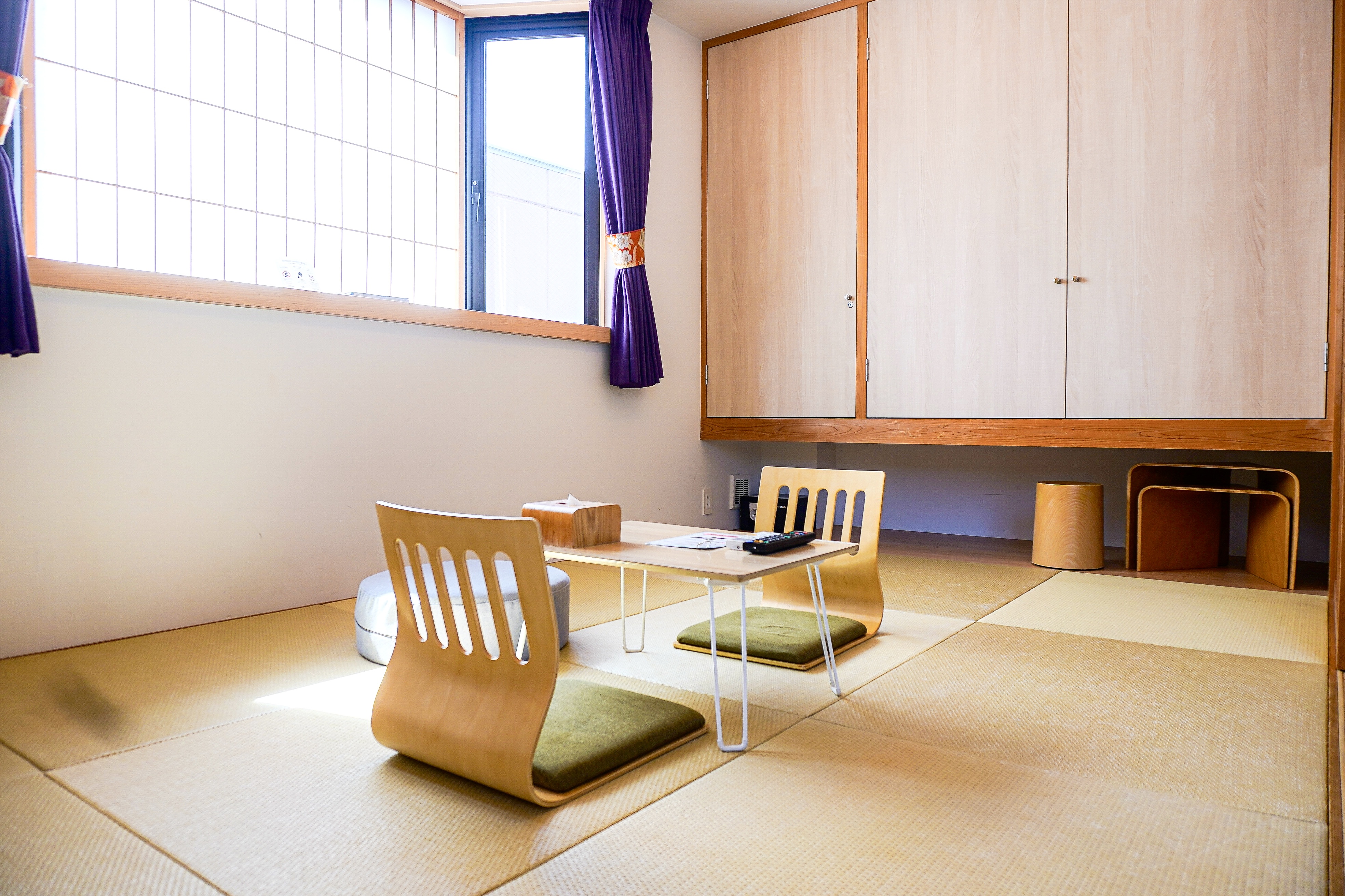 スーペリアツイン。３室限定。３６㎡。女優ミラー＆洗面ボウル２台。布団敷くと５人まで宿泊OK