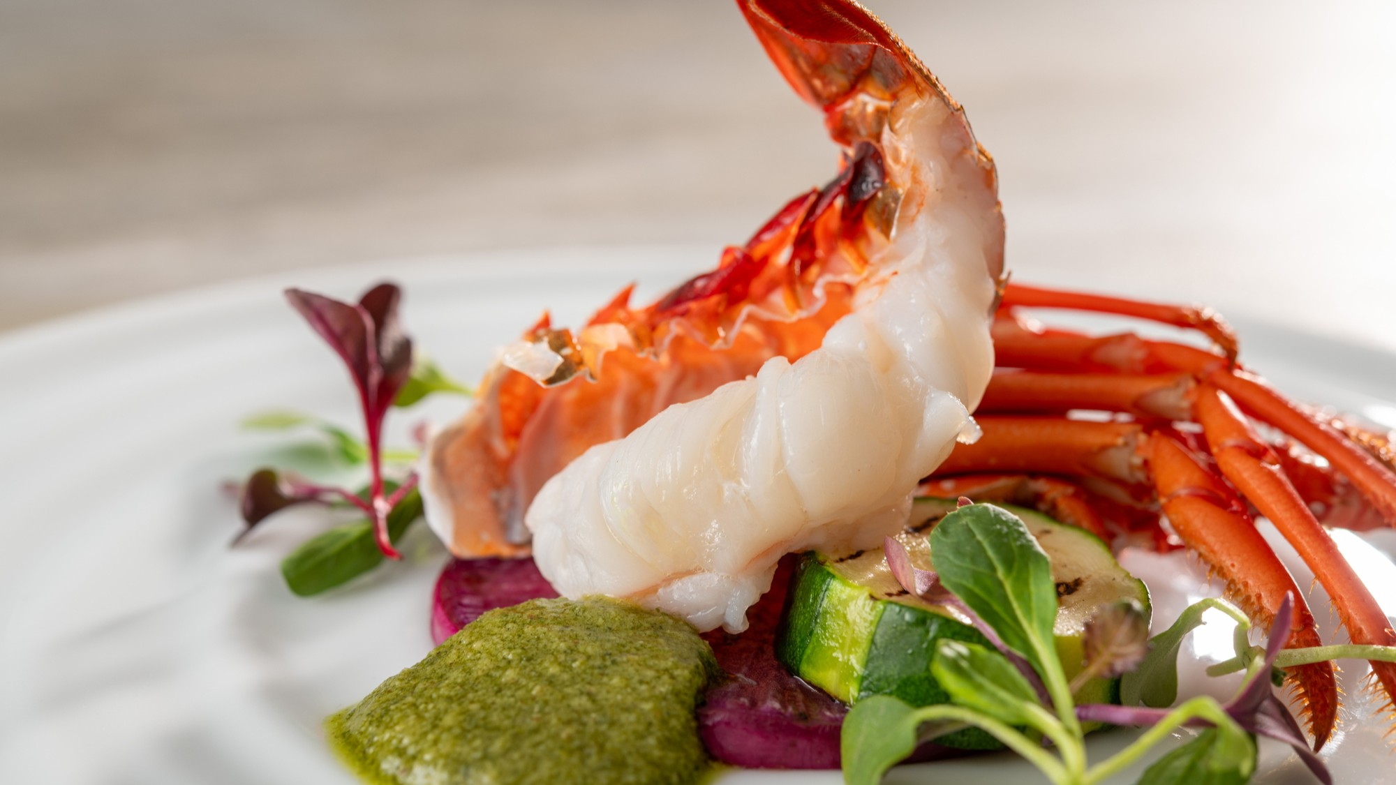 【ご夕食イメージ】スタンダードコース/イセエビのヴァプール　ソースヴェルデ