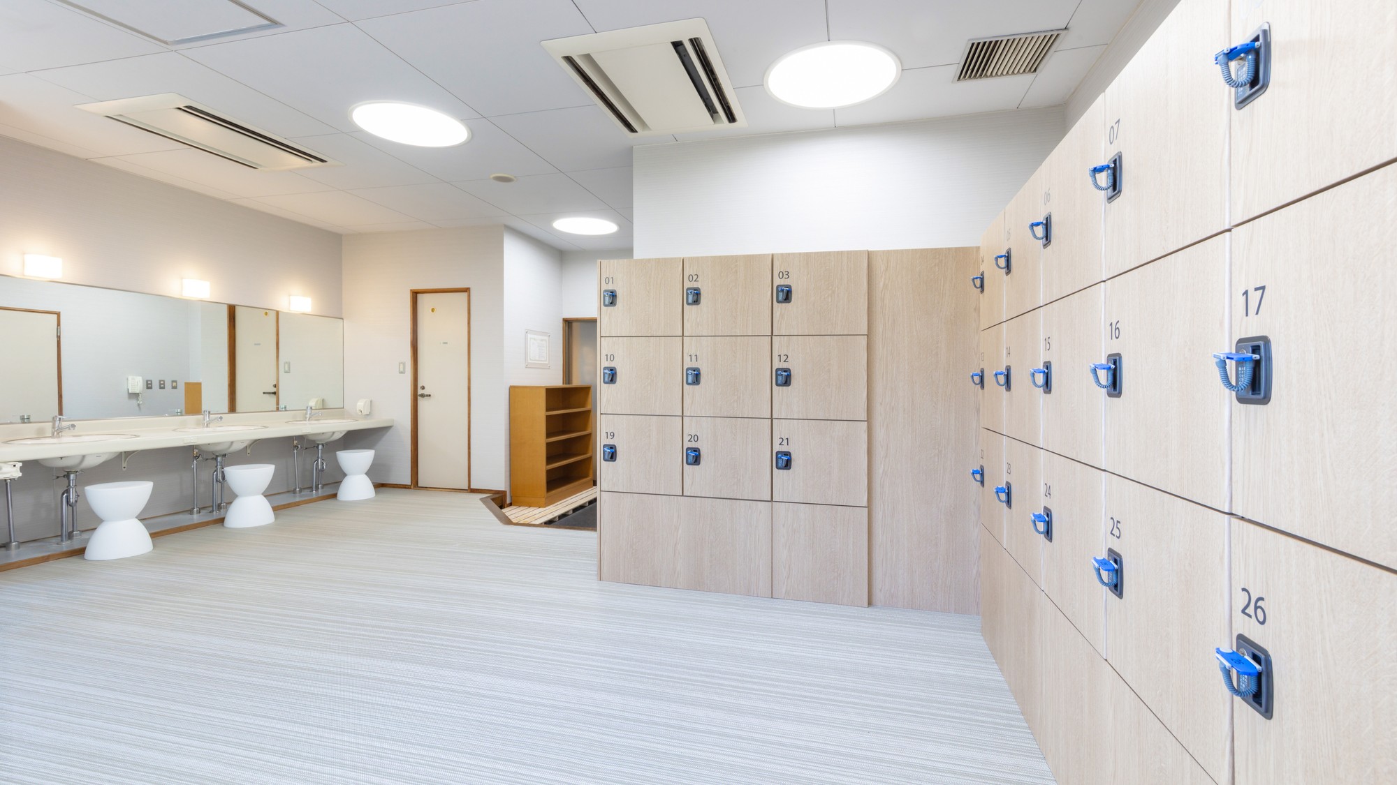 男性浴場脱衣所