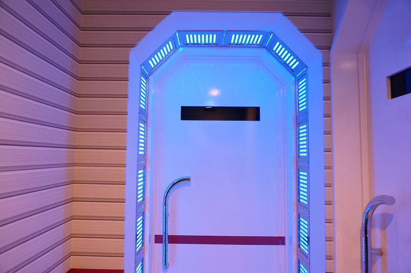 寝室_宇宙船と制御室の入り口ドア