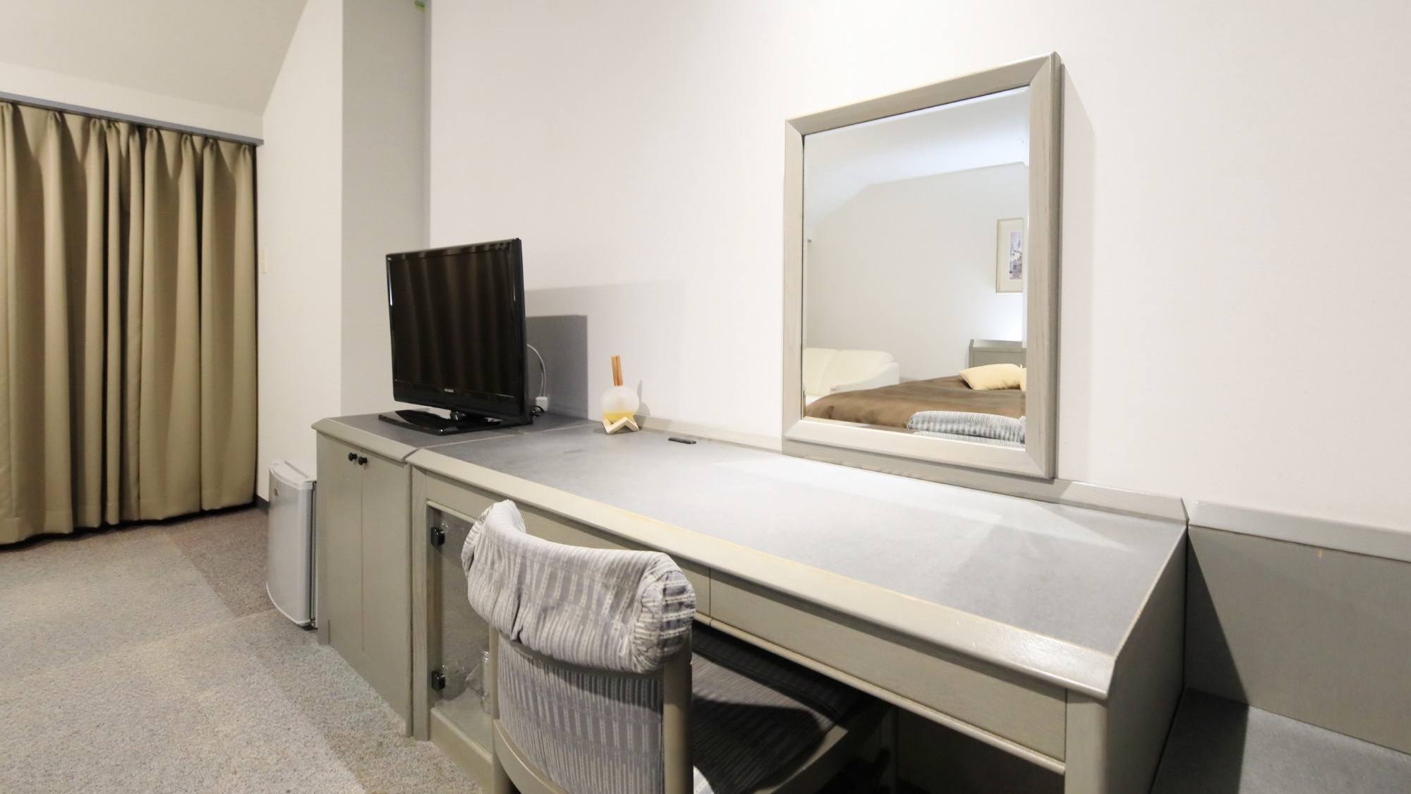 ツインルーム＜コースビュー＞／デスク