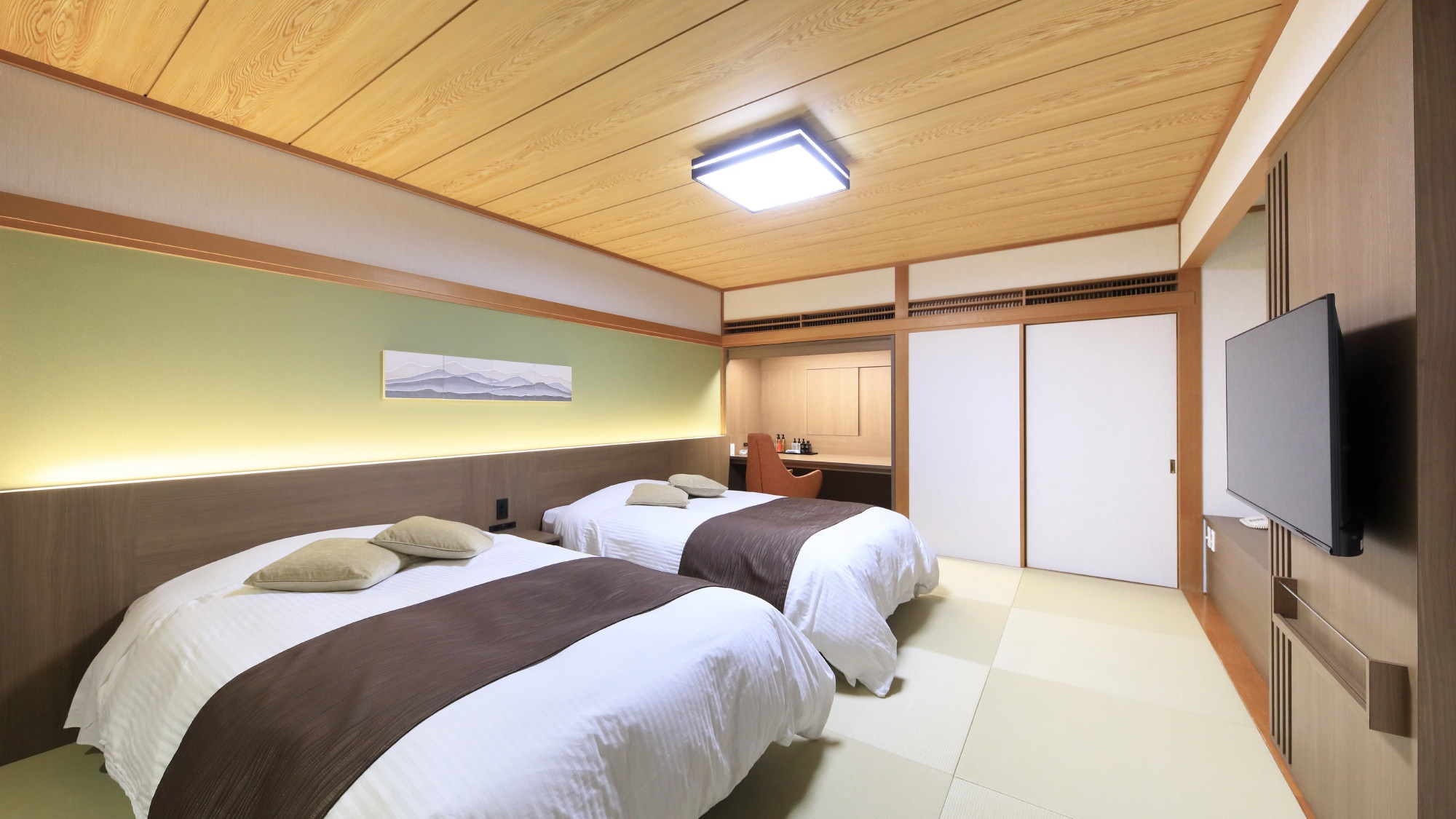 和モダンルーム／ベッドにはエアウィーヴマットレスパッドを採用