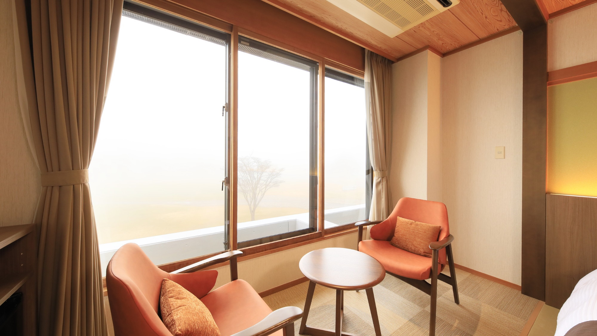 和モダンルーム／大自然を見渡す広縁