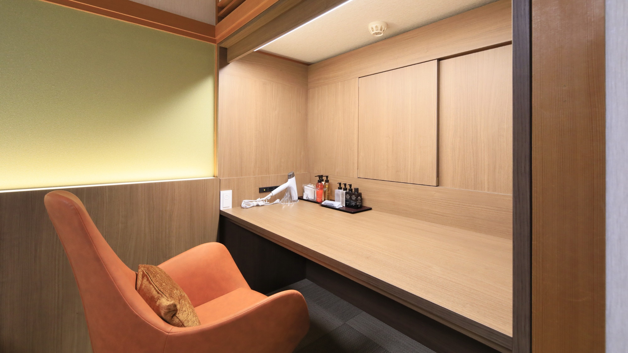 和モダンルーム／パウダースペース