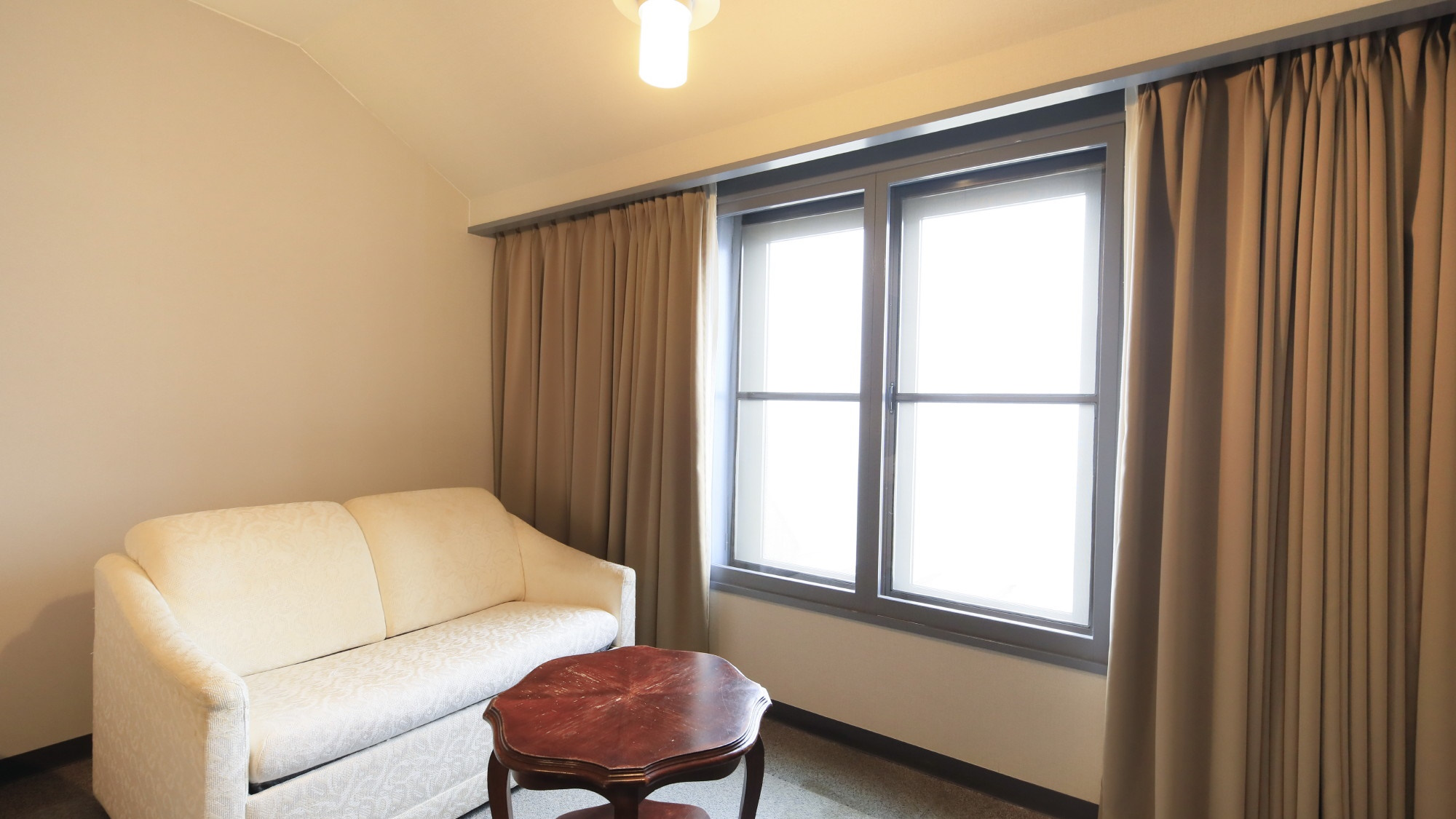 ツインルーム＜コースビュー＞／広縁