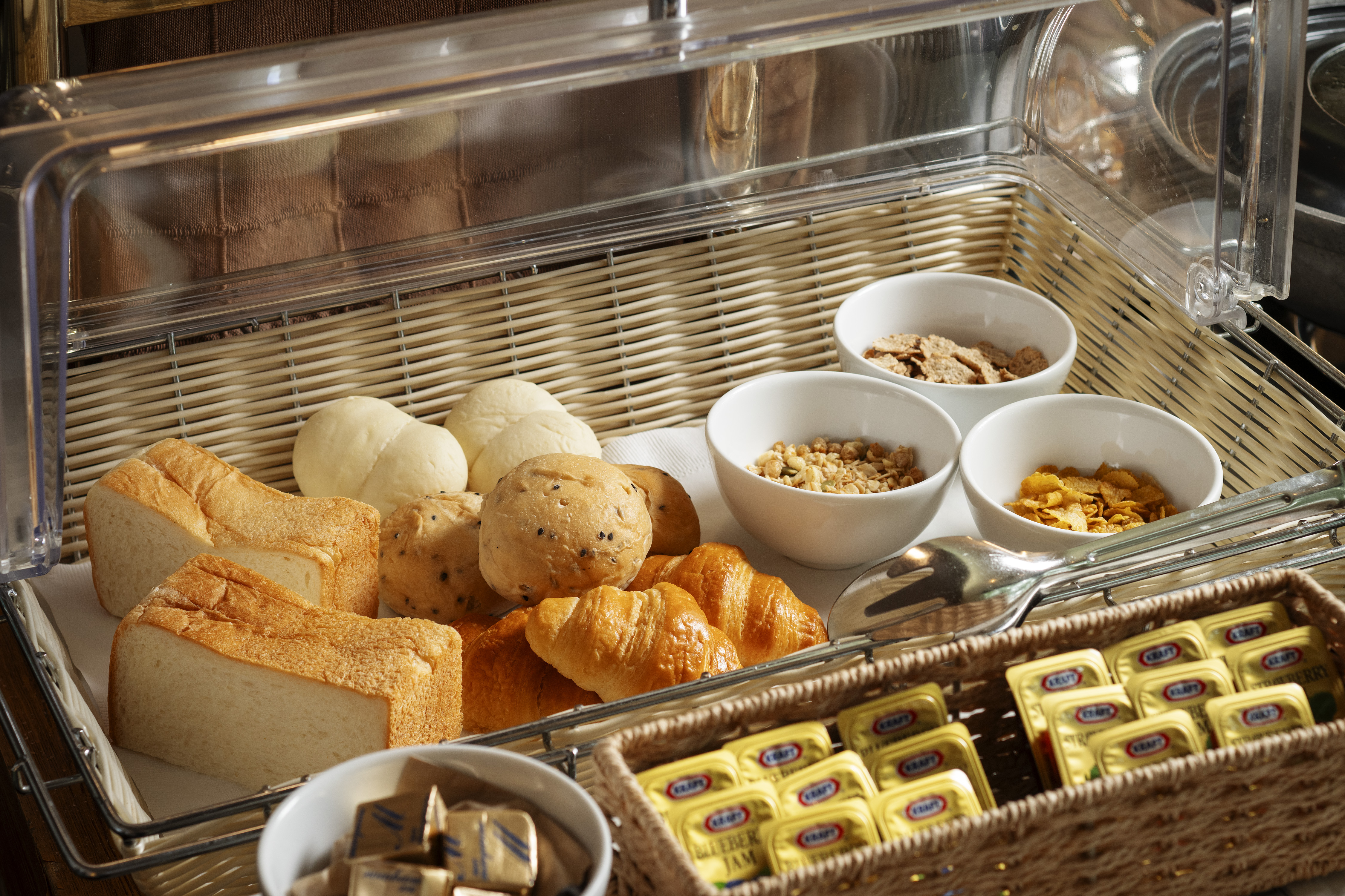 朝食ビュッフェ　パンコーナー