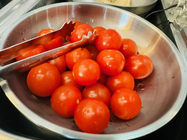 日替わりの新鮮野菜でオリジナルサラダをお楽しみください♪