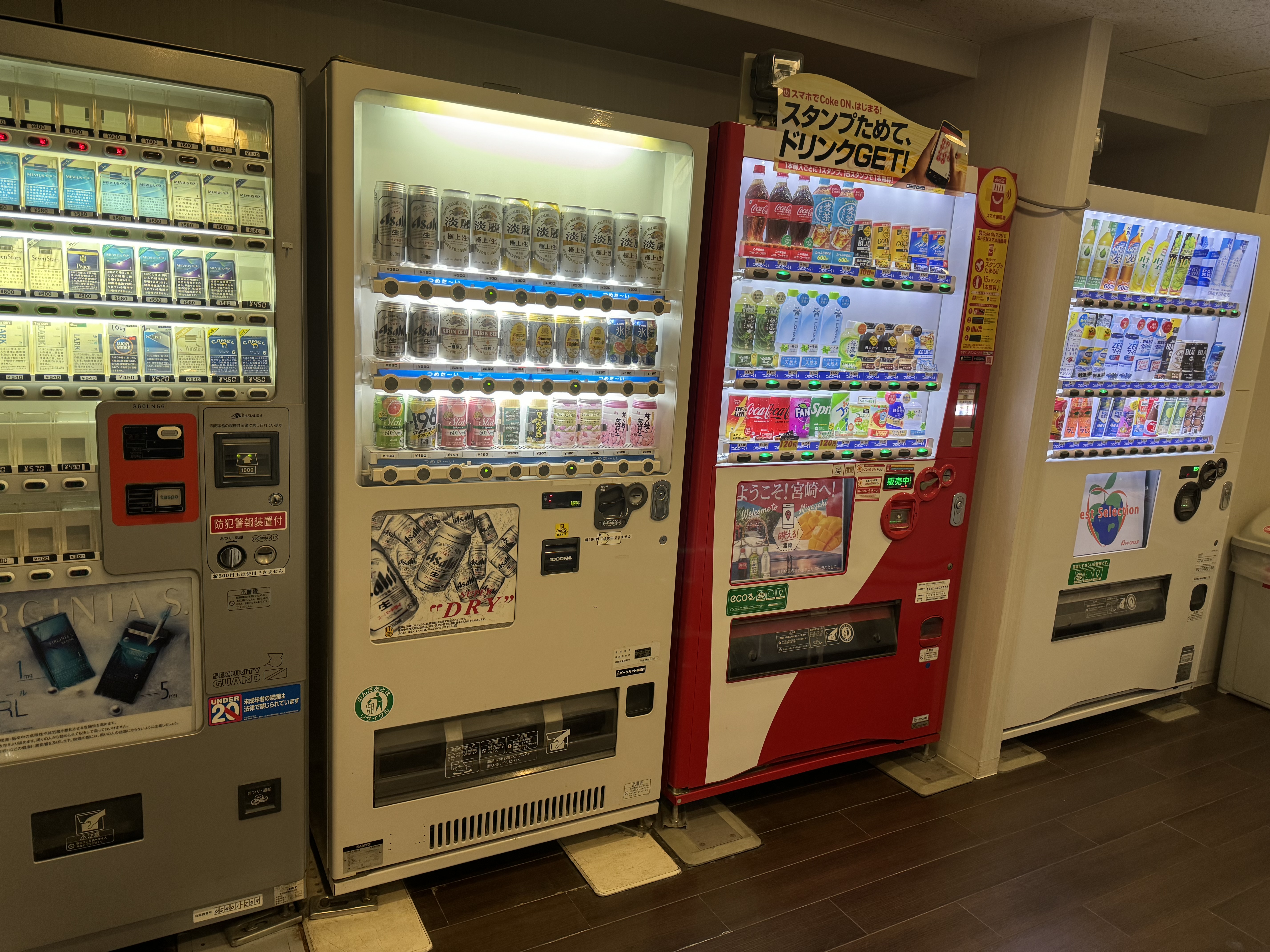 2階　自動販売機（タバコ、アルコール）