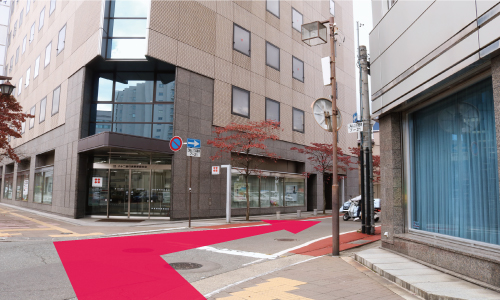 【長野駅からのルート④】 次の交差点を右に曲がってください。