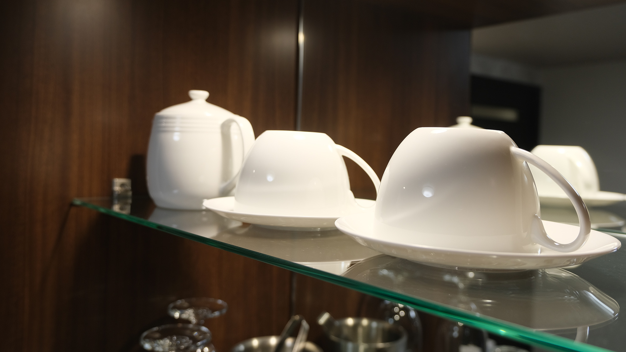 ・【設備】カップなどもご用意しておりますので、お部屋でお茶などを飲みながらお寛ぎください