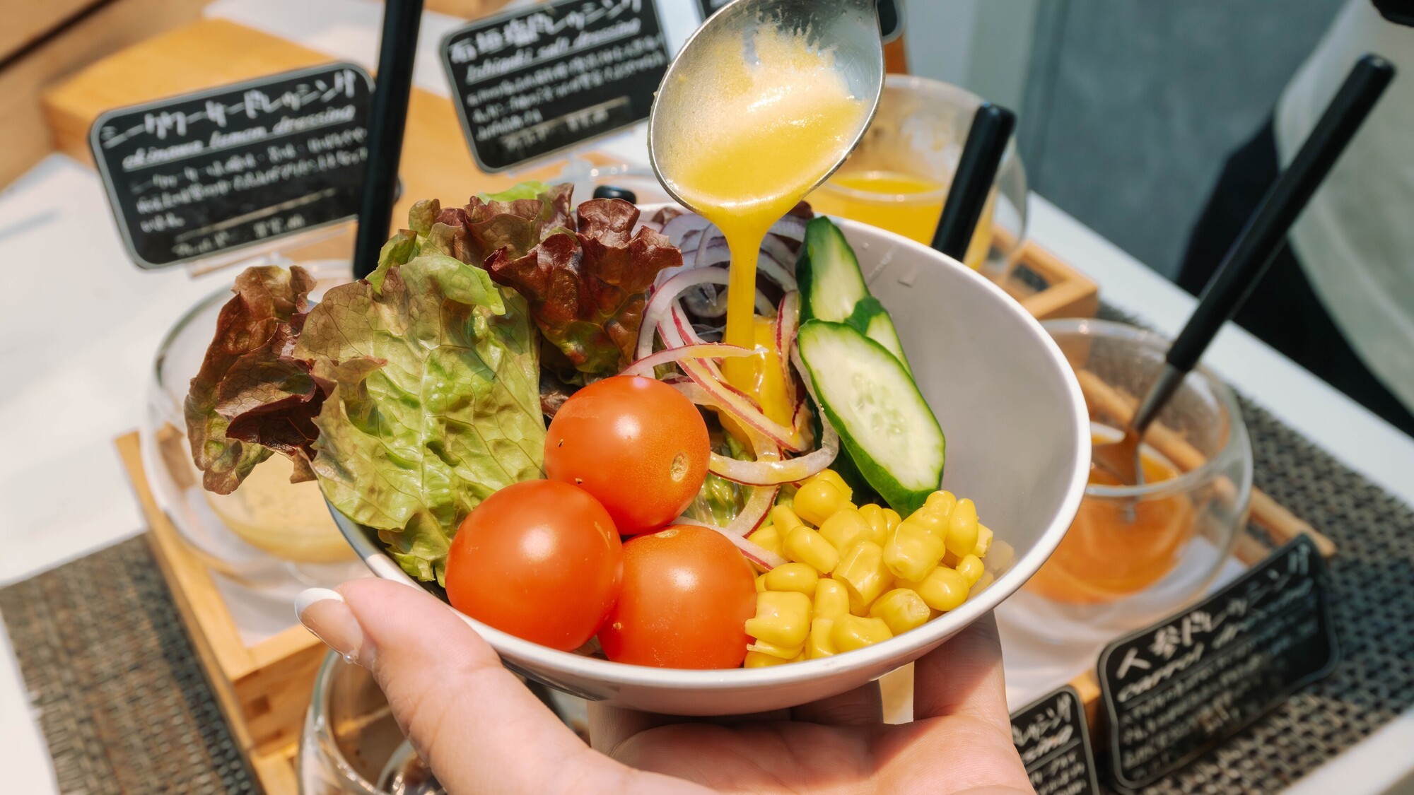 お好みのドレッシングで自分だけの特別な一皿を