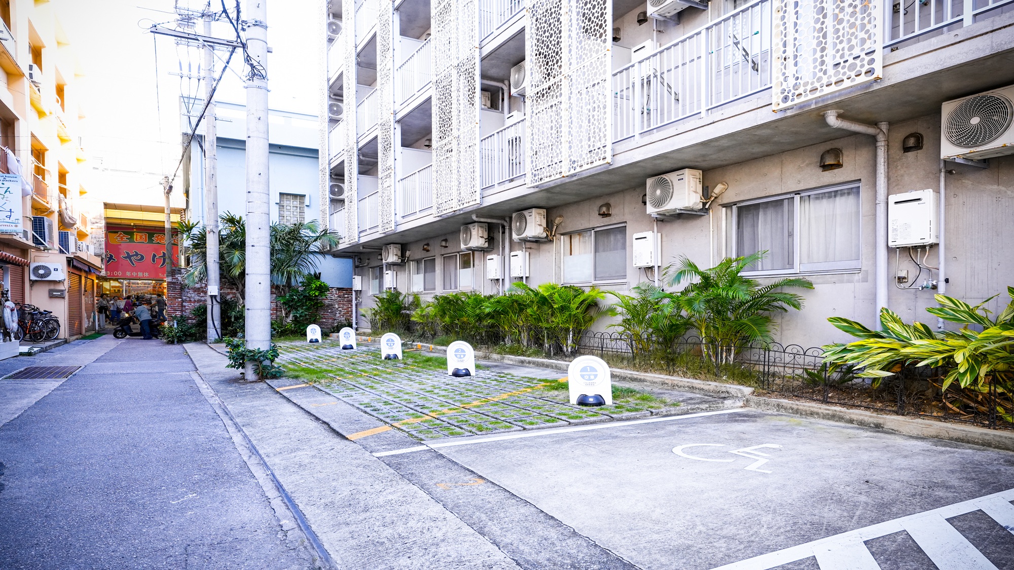 ホテル駐車場（有料・先着順・5台）