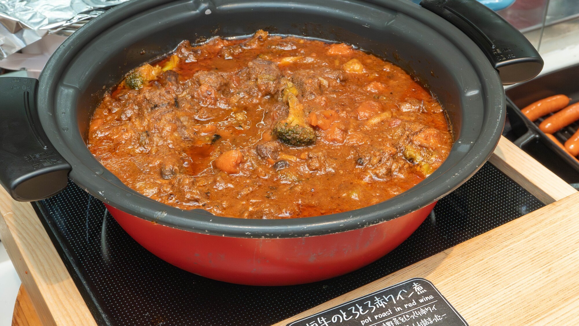 口の中でとろける贅沢「石垣牛のとろとろ赤ワイン煮」