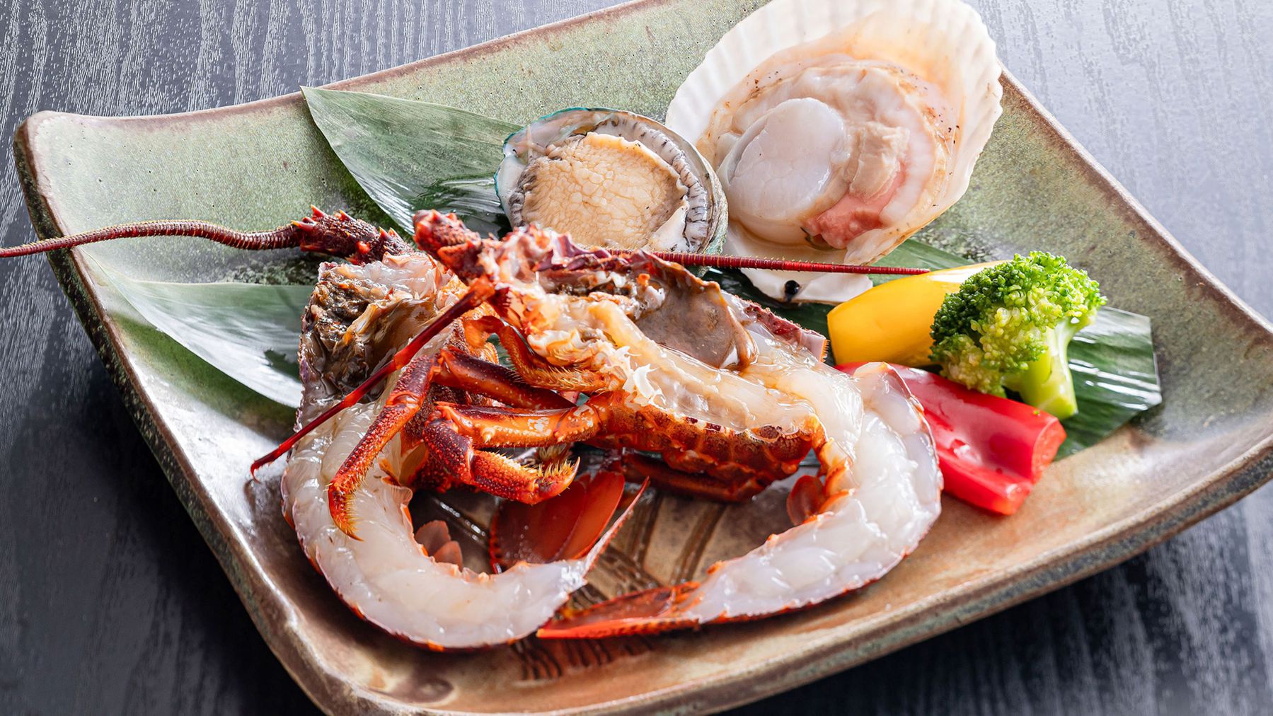 豪華海鮮焼き(活〆鮑・ホタテ・ミナミイセエビ)