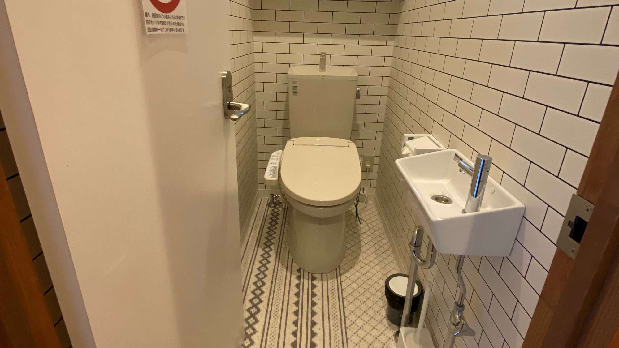 ・【OOBACOⅢ】トイレは温水洗浄便座付です