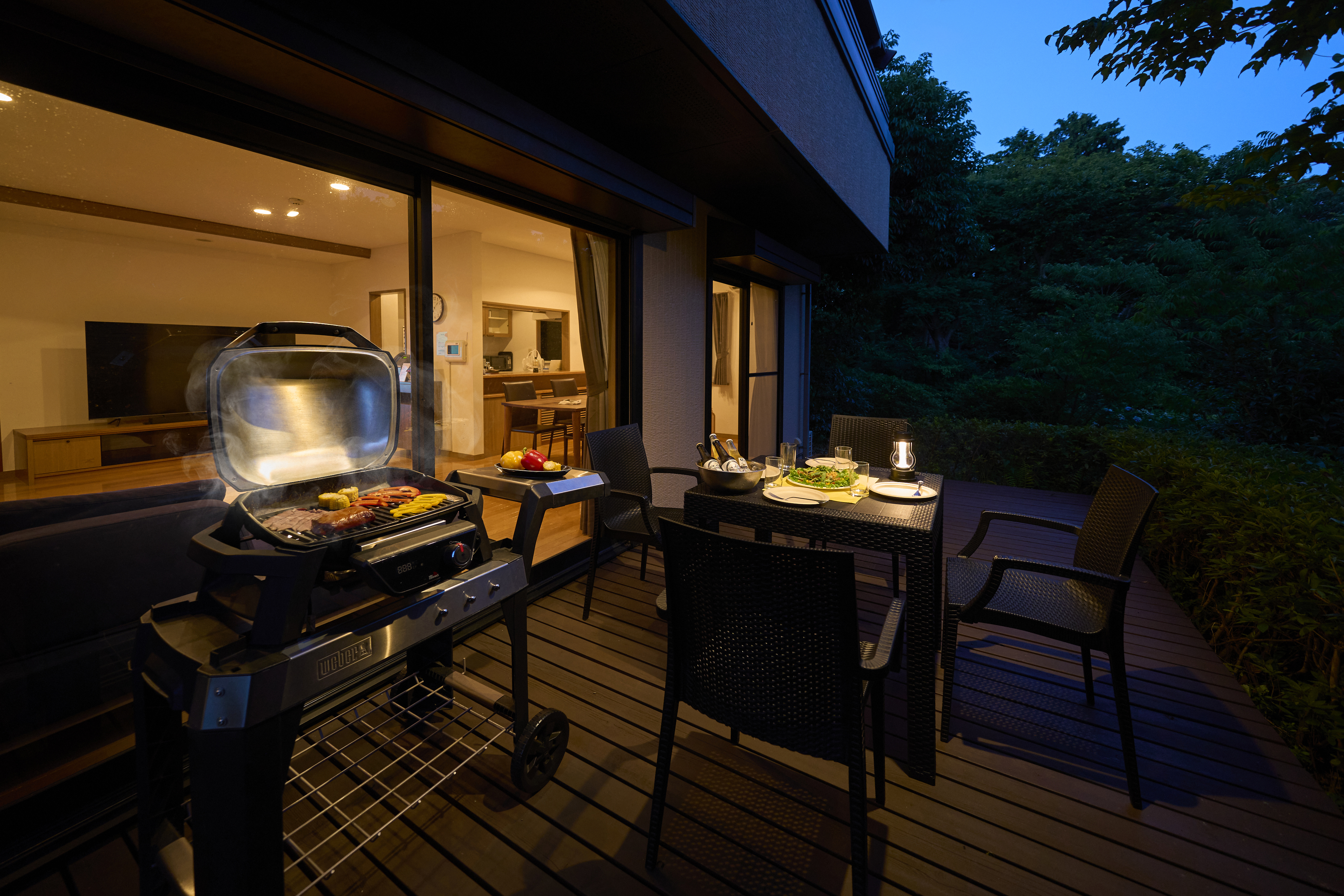 テラスでBBQ