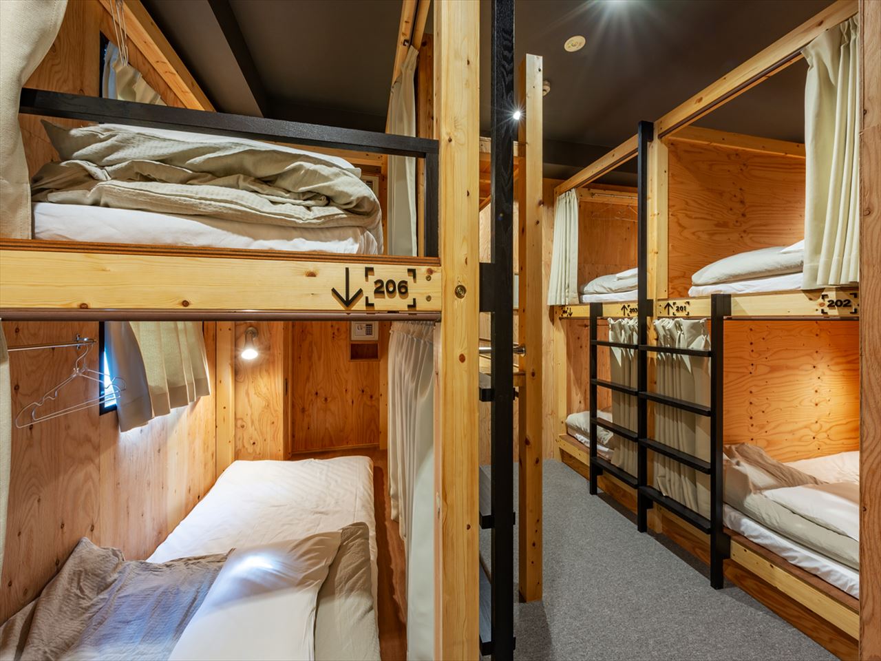 女性ドミトリールーム