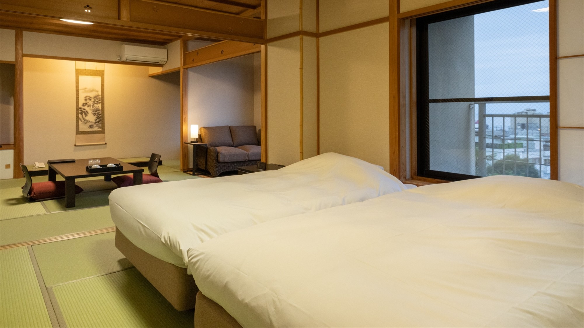 【2間和室　和モダンツイン10畳＋8畳】広々快適な二間和室のベッド付のお部屋です。※写真は一例
