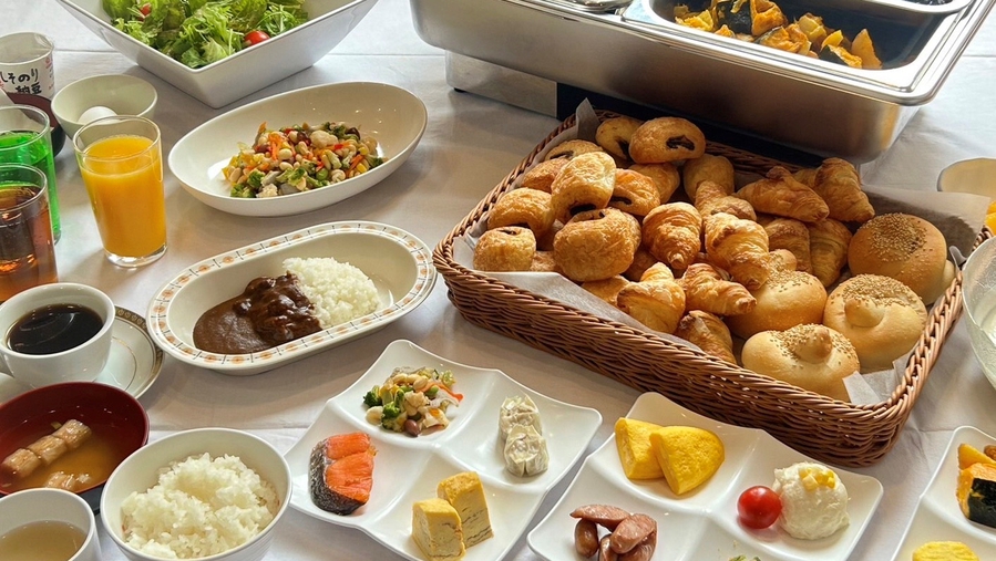 【朝食バイキング付き】人気の焼きたてパンや日替わりデザートなど彩り豊かな和洋朝食
