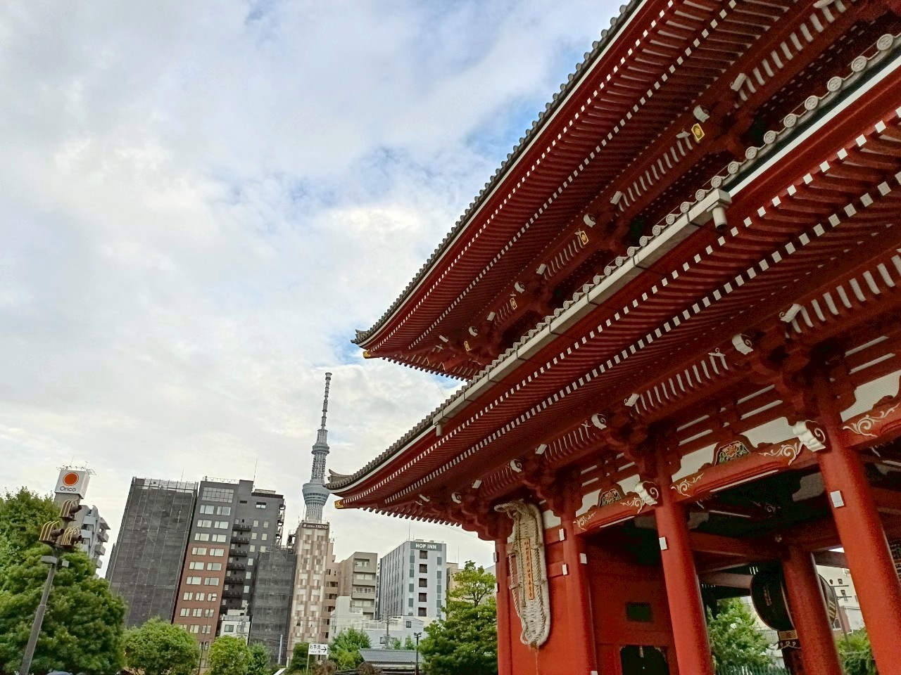 周辺写真(浅草寺とスカイツリー)