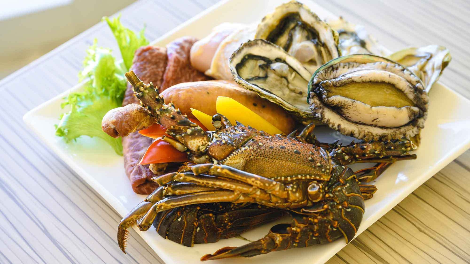【BBQ『極』プラン】伊勢海老1尾・黒毛和牛・活アワビ・牡蠣など盛りだくさん！贅沢食材に舌鼓／2食付