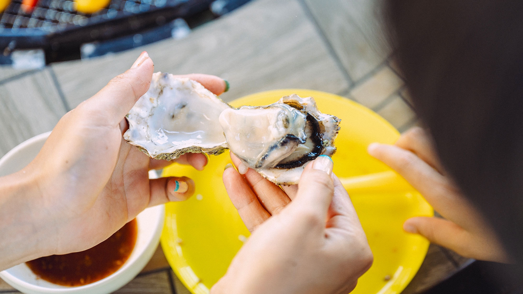 【生食OK！牡蠣1人12個セット】新鮮ぷりぷり、旨味たっぷり♪牡蠣小屋気分で楽しんで！BBQ台利用付